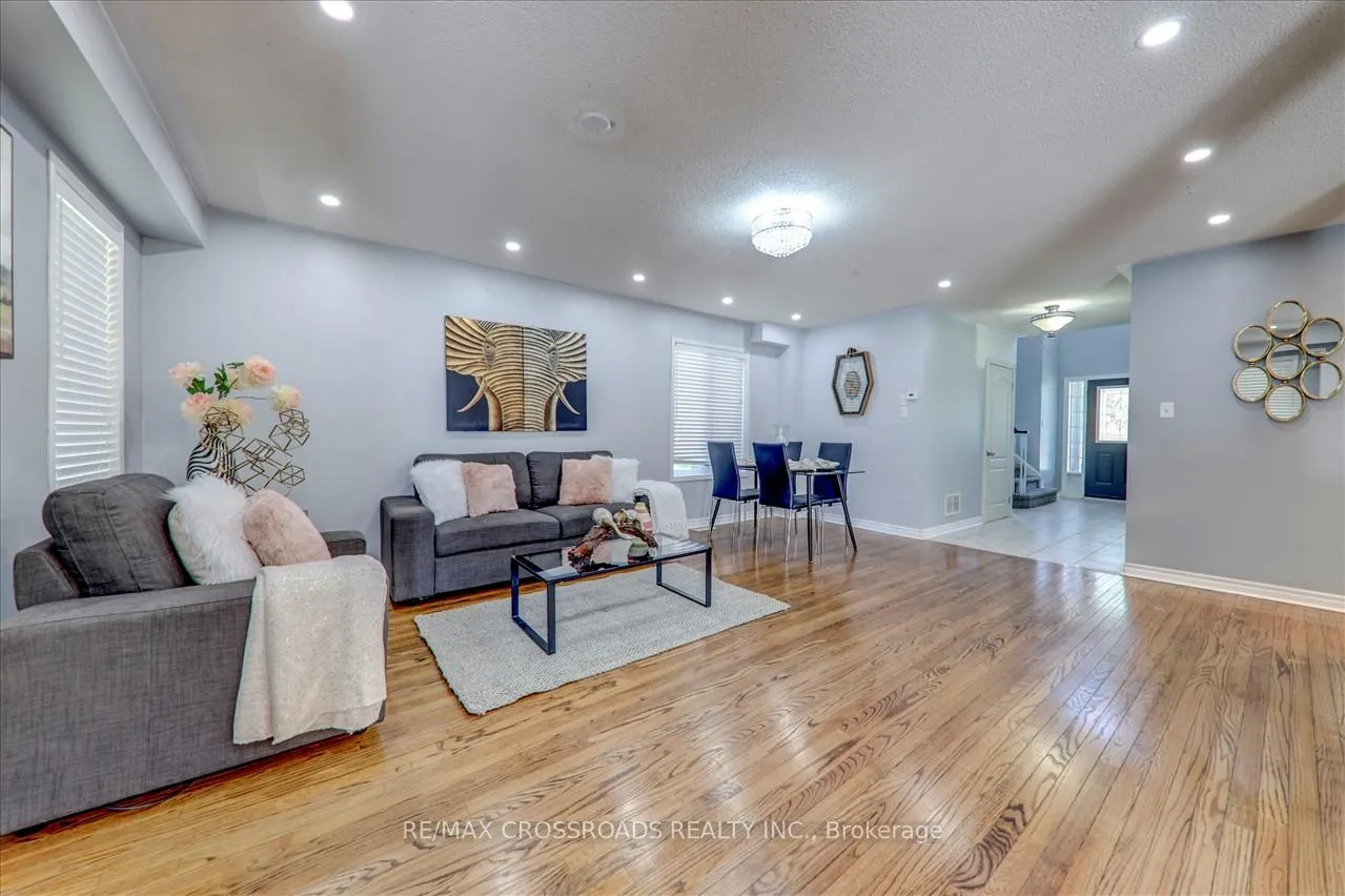 Photo 11 of 32 Dart Court, Clarington, Bowmanville — HOMEH