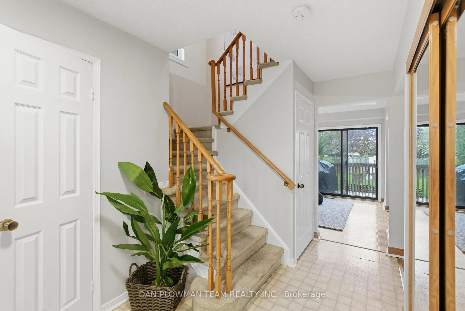 Photo 2 of 1561 Connery Crescent, Oshawa, Lakeview — HOMEH