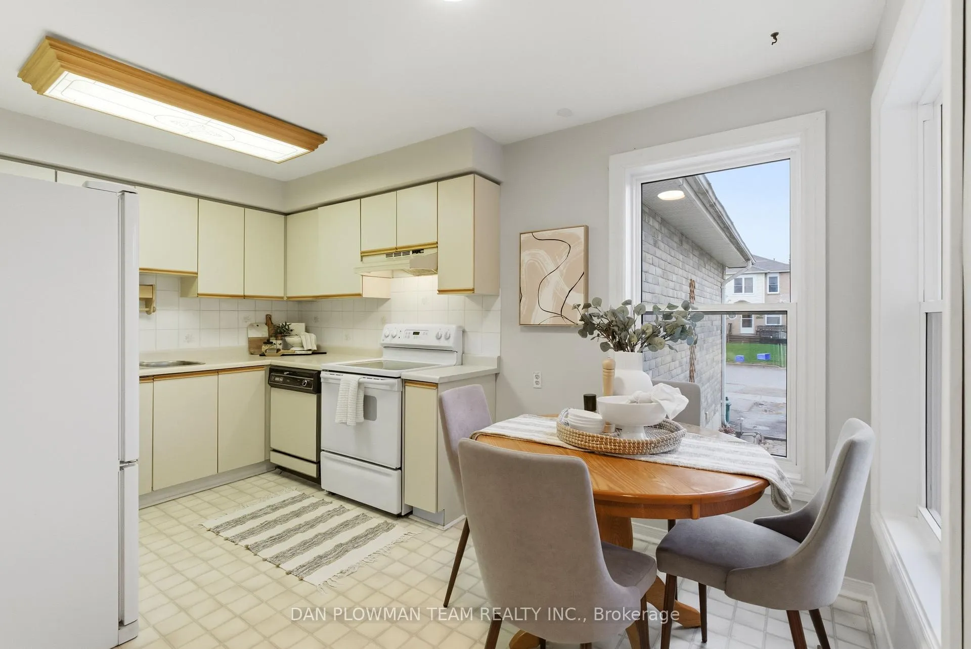 Photo 8 of 1561 Connery Crescent, Oshawa, Lakeview — HOMEH