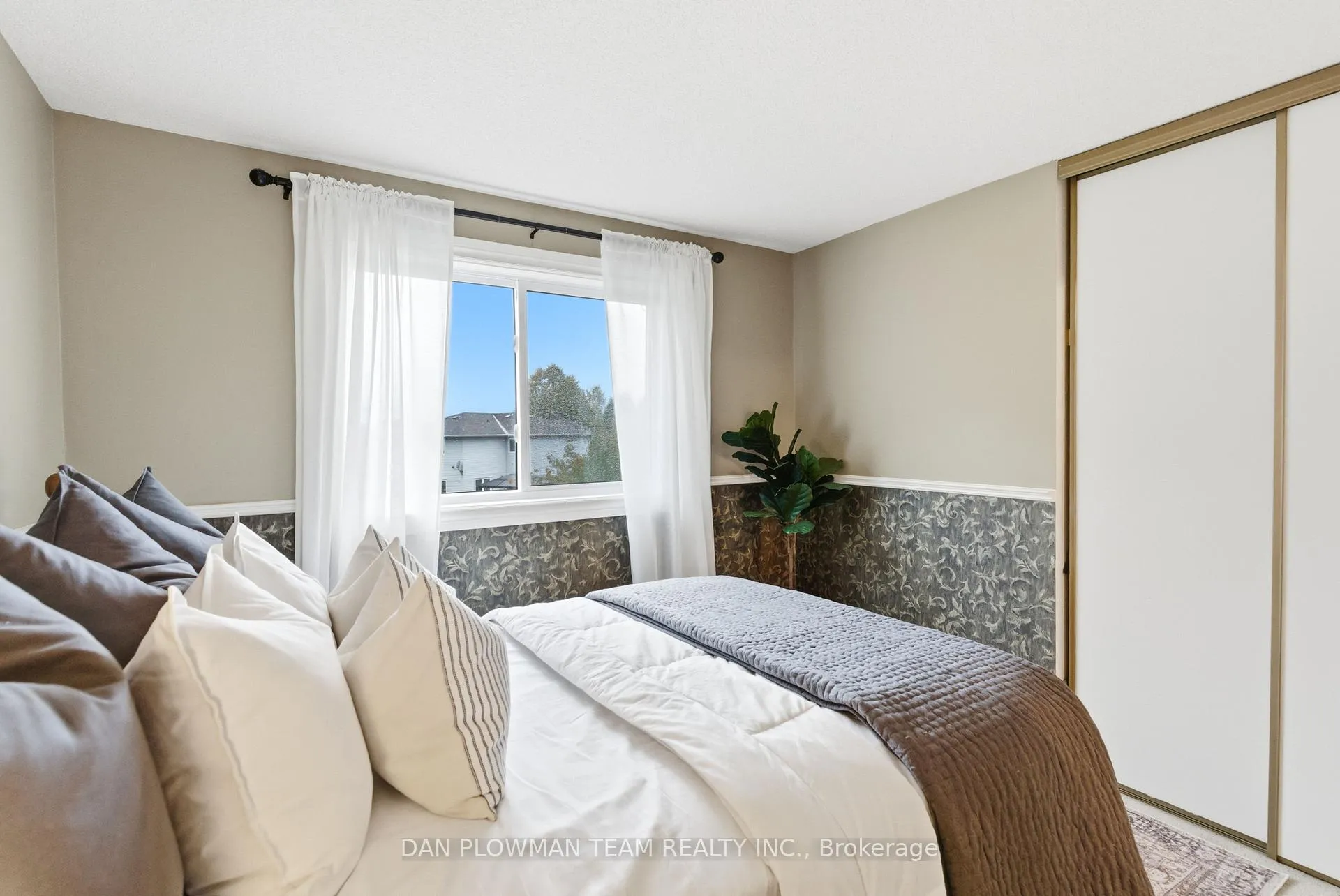 Photo 24 of 1561 Connery Crescent, Oshawa, Lakeview — HOMEH