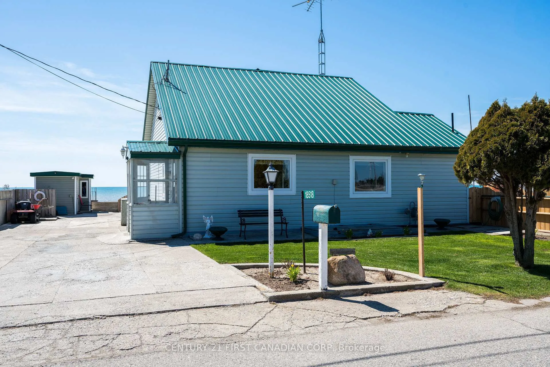 Front of 18518 Erie Shore Drive
