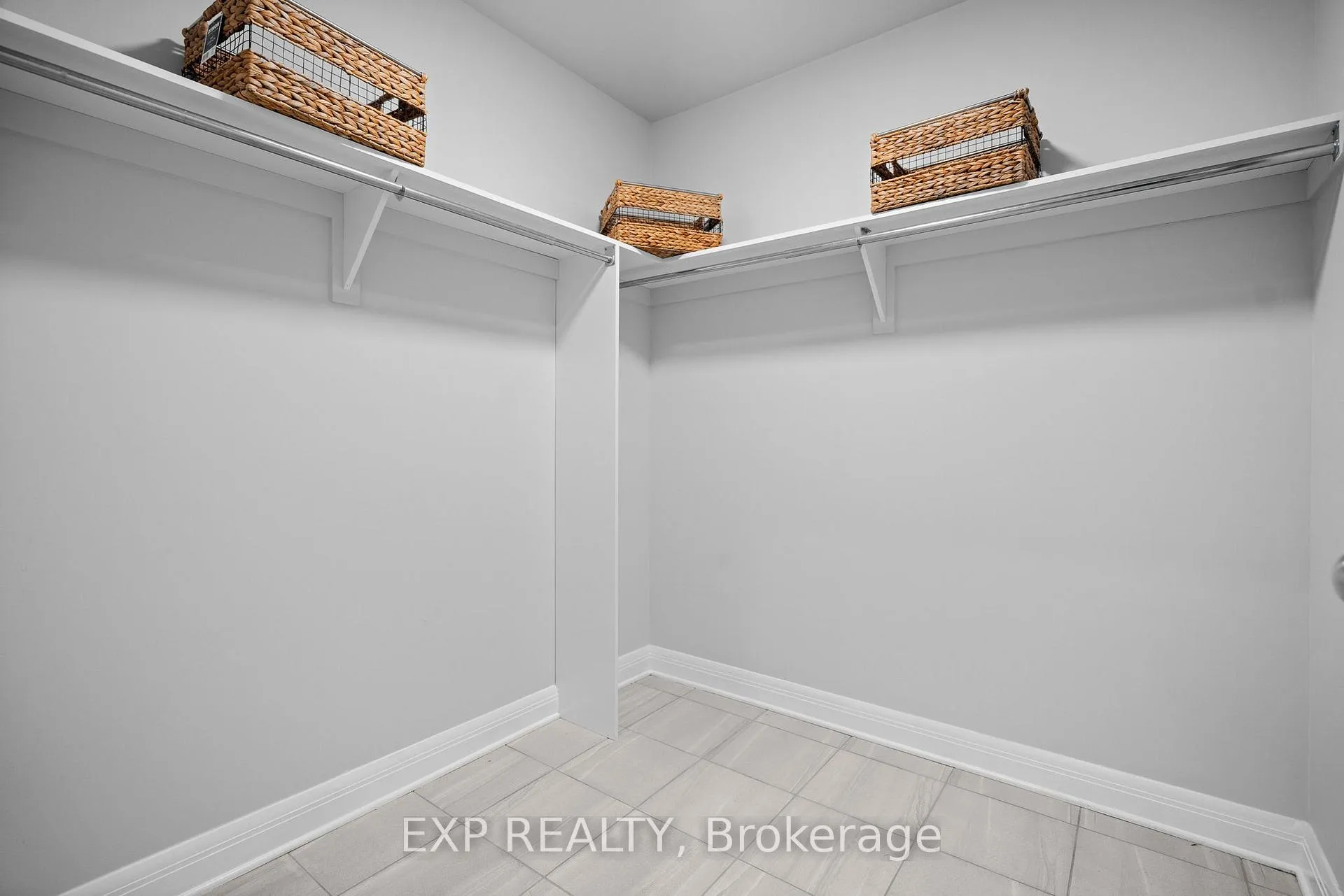 Photo 10 of 25 Stanhope Court, Ottawa, Barrhaven - Stonebridge — HOMEH