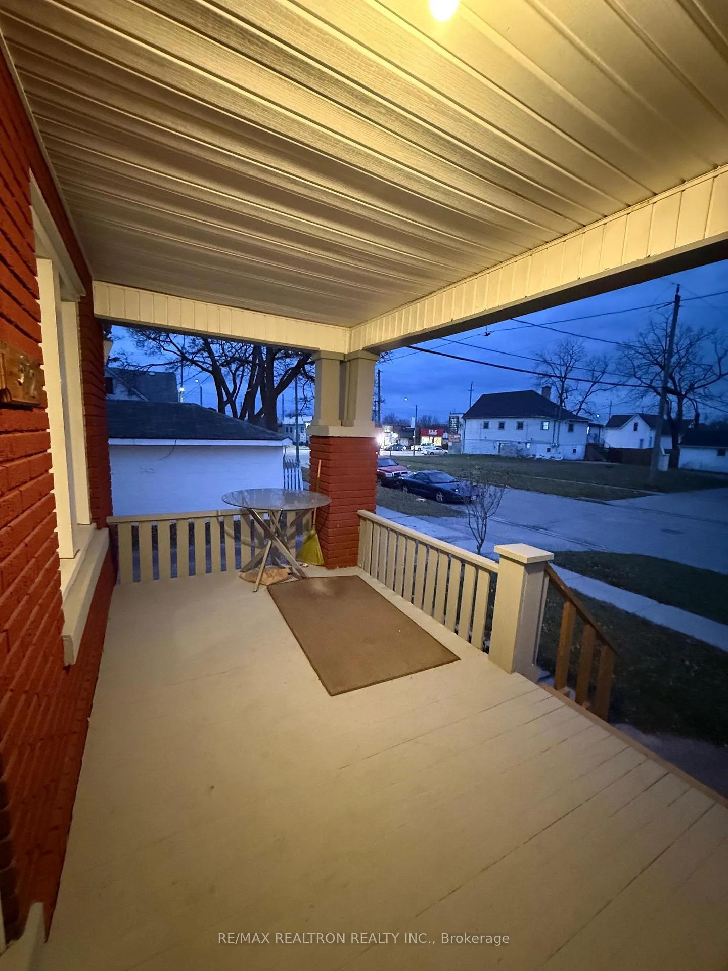 Photo 2 of 572 Oak Avenue, Windsor — HOMEH