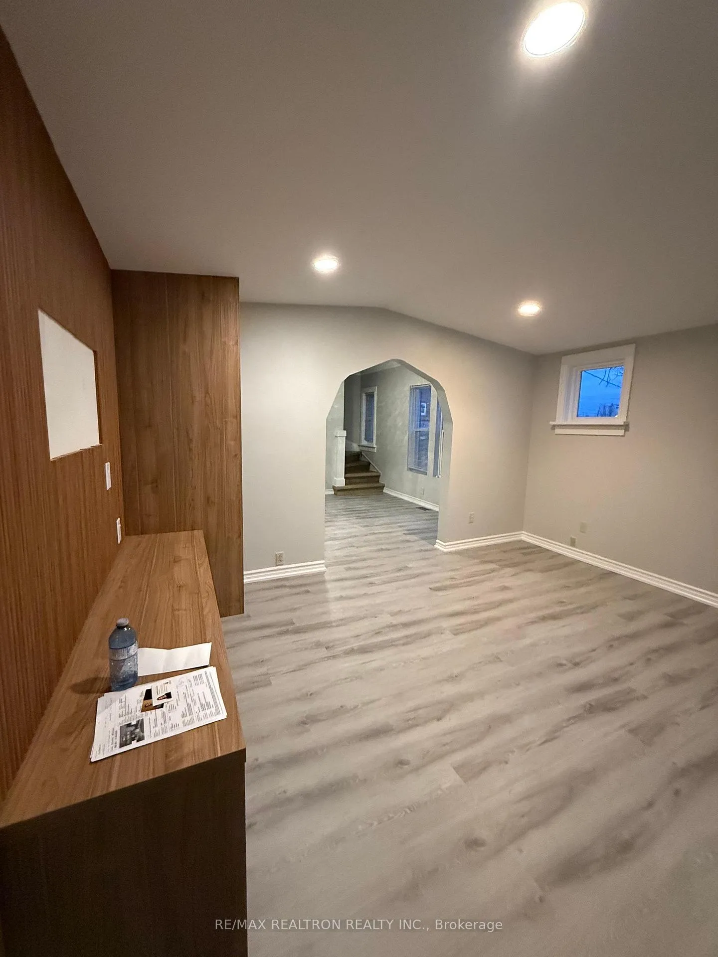 Photo 3 of 572 Oak Avenue, Windsor — HOMEH