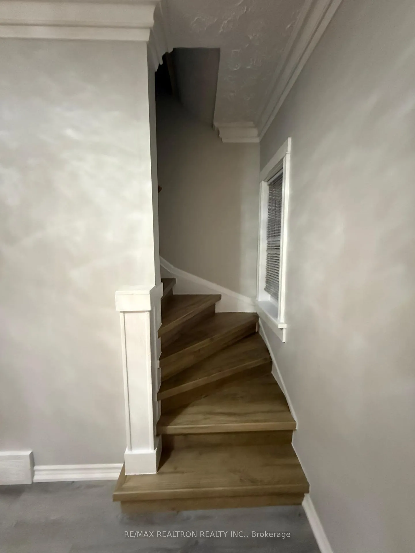 Photo 9 of 572 Oak Avenue, Windsor — HOMEH