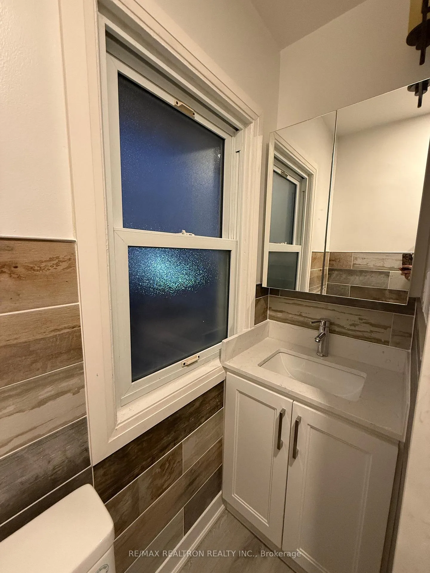 Photo 12 of 572 Oak Avenue, Windsor — HOMEH