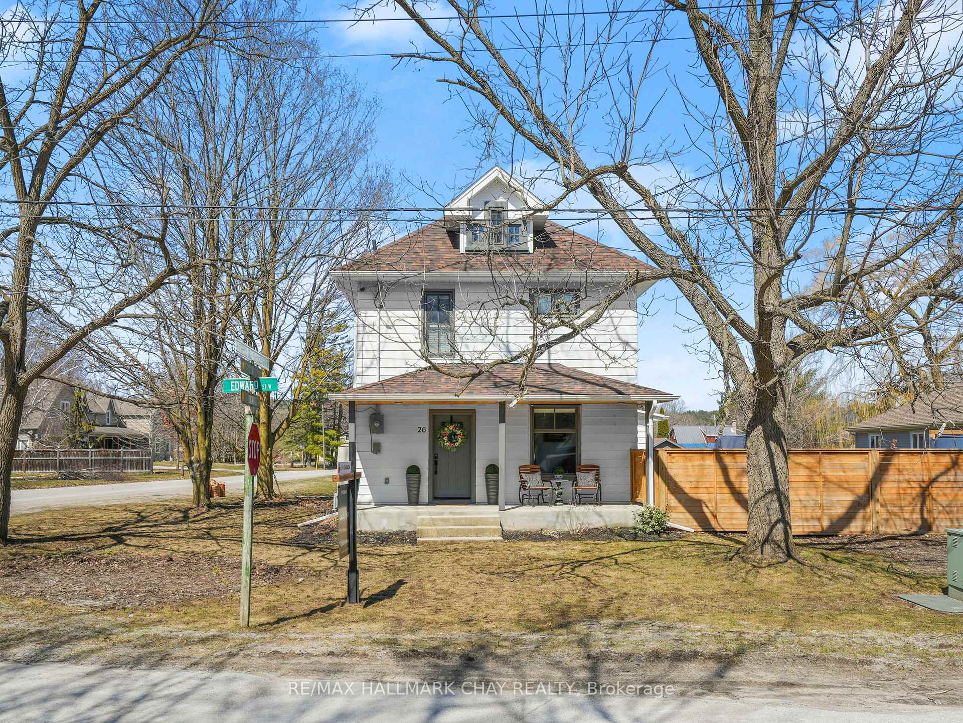 Front of 26 Edward Street W