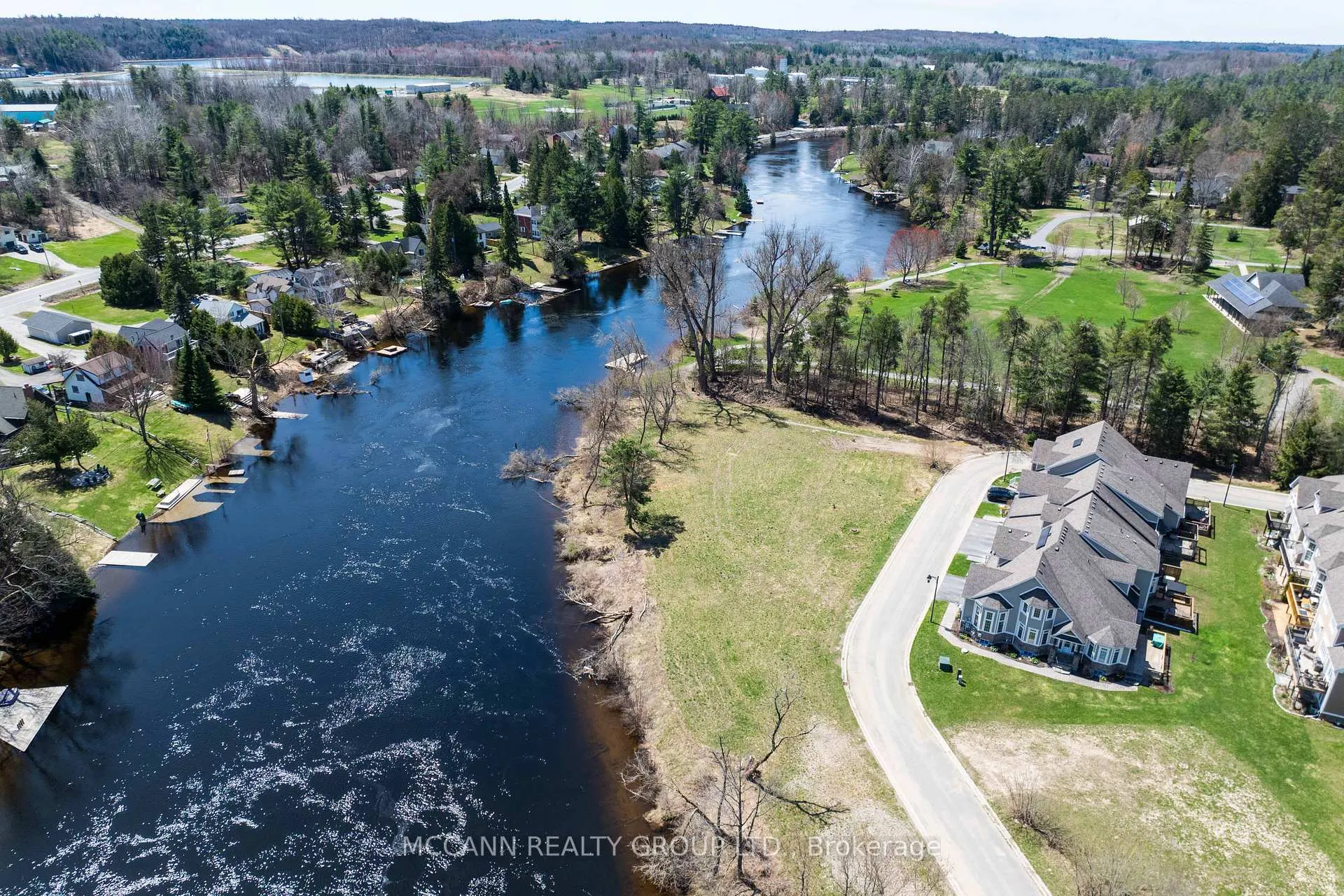 Photo 4 of 19&21&23 Kent Crescent, Bracebridge, Monck (Bracebridge) — HOMEH