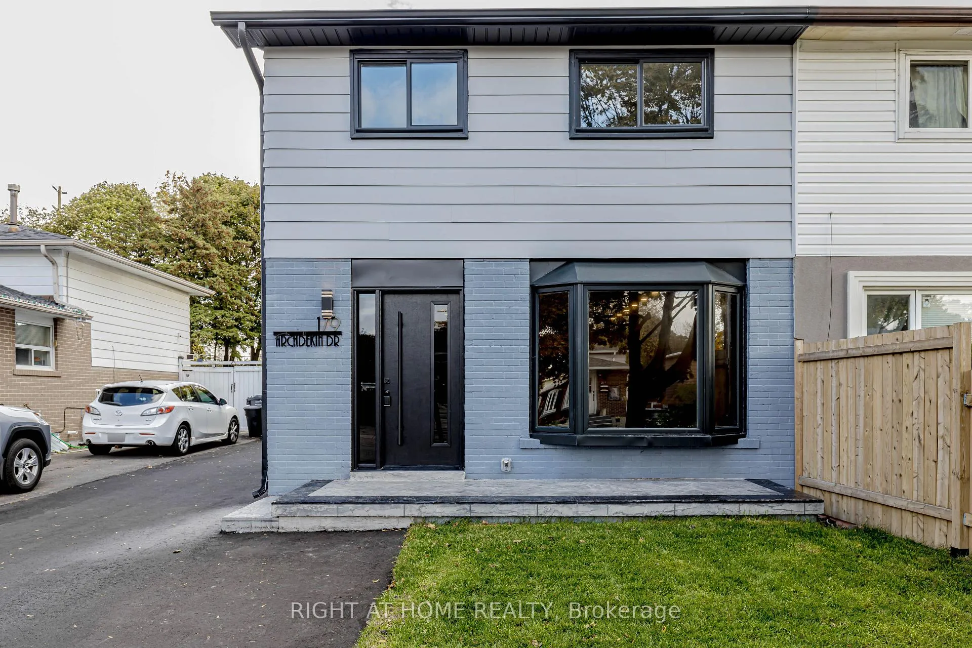 Photo 5 of 179 Archdekin Drive, Brampton, Madoc — HOMEH