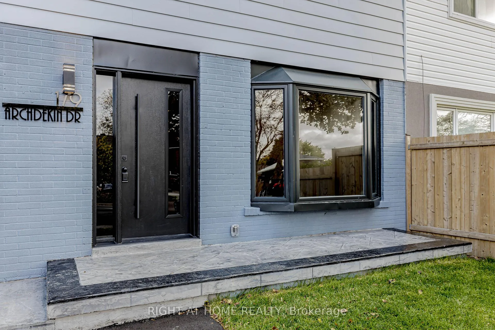 Photo 6 of 179 Archdekin Drive, Brampton, Madoc — HOMEH