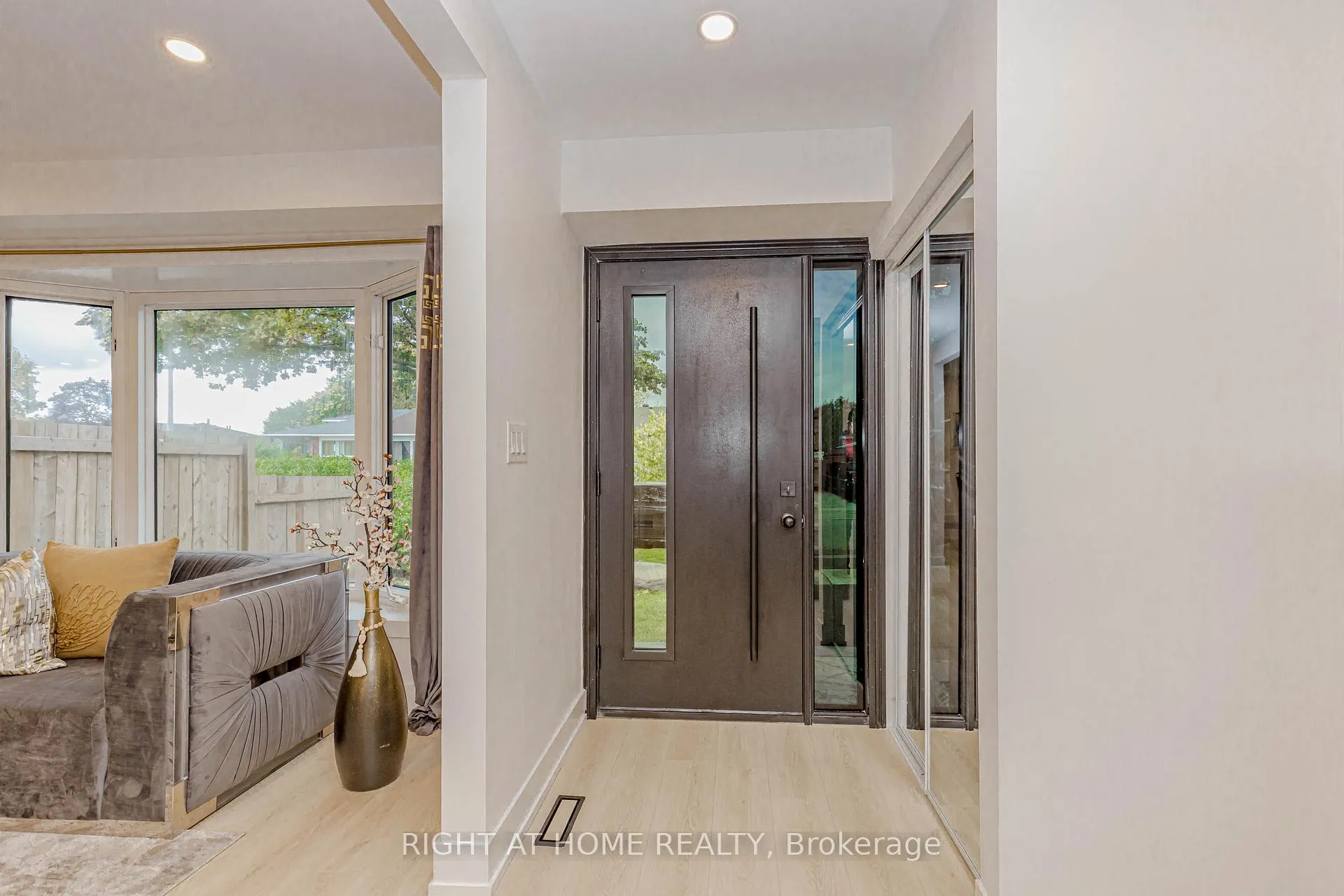 Photo 7 of 179 Archdekin Drive, Brampton, Madoc — HOMEH