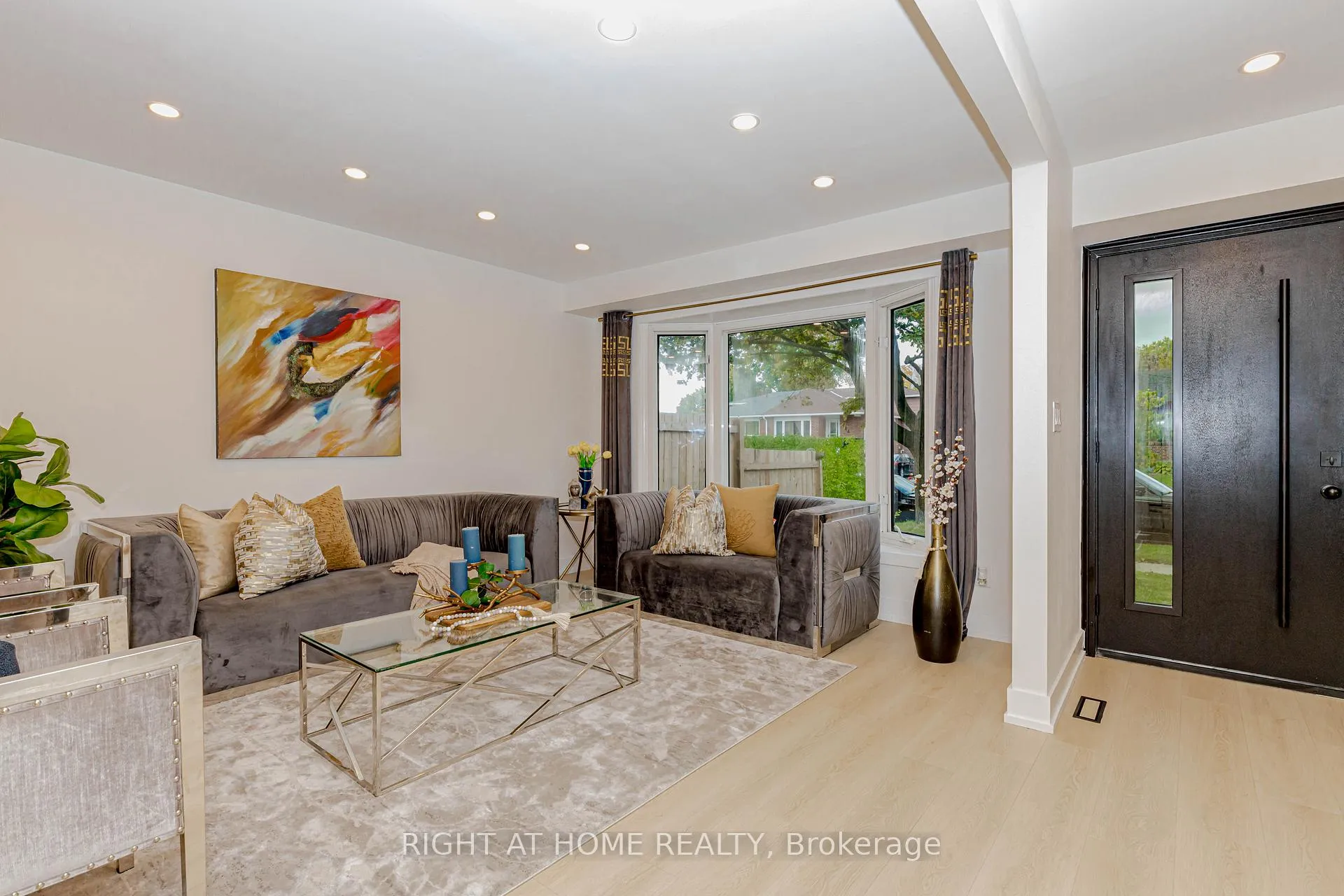 Photo 8 of 179 Archdekin Drive, Brampton, Madoc — HOMEH
