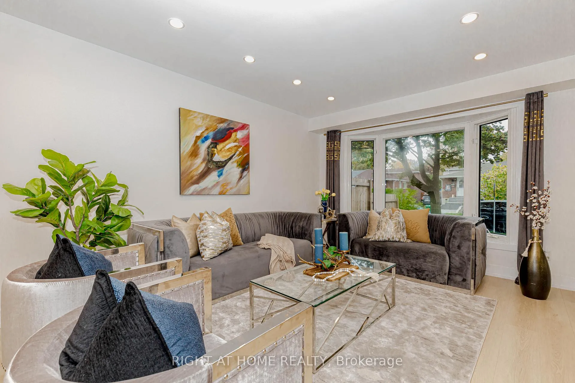 Photo 10 of 179 Archdekin Drive, Brampton, Madoc — HOMEH