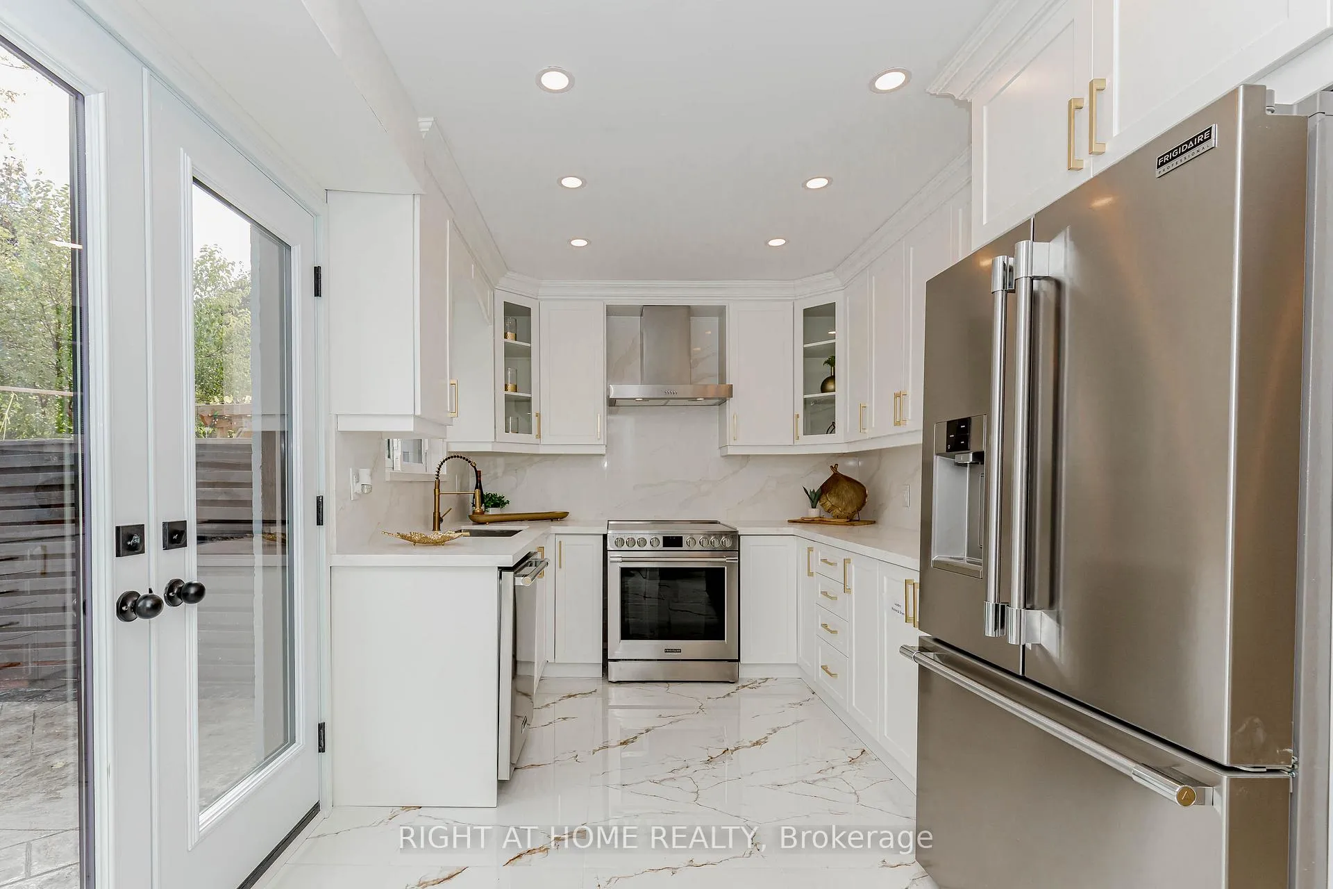 Photo 19 of 179 Archdekin Drive, Brampton, Madoc — HOMEH