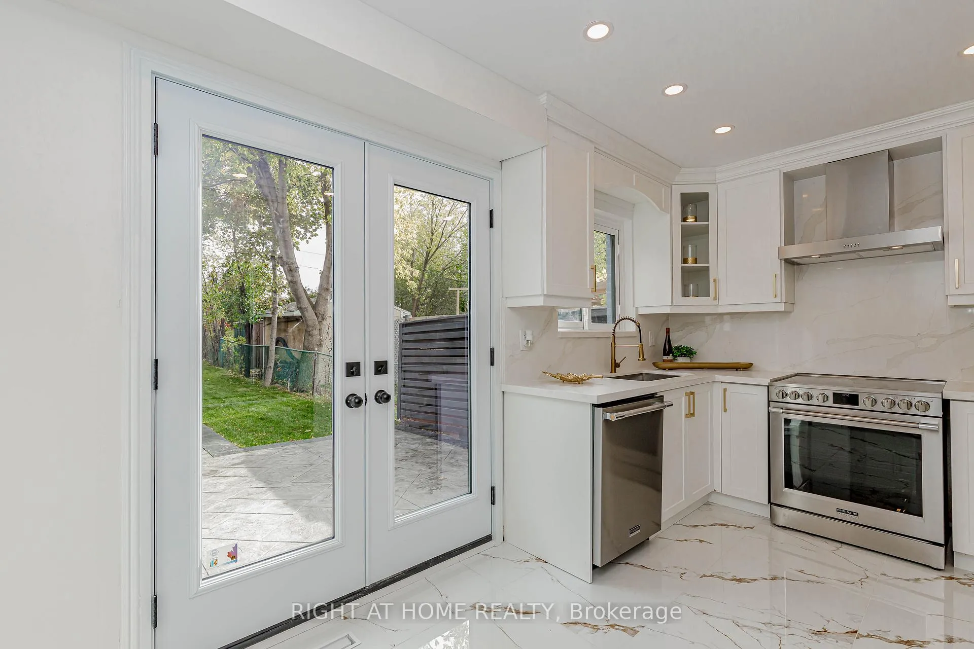 Photo 21 of 179 Archdekin Drive, Brampton, Madoc — HOMEH