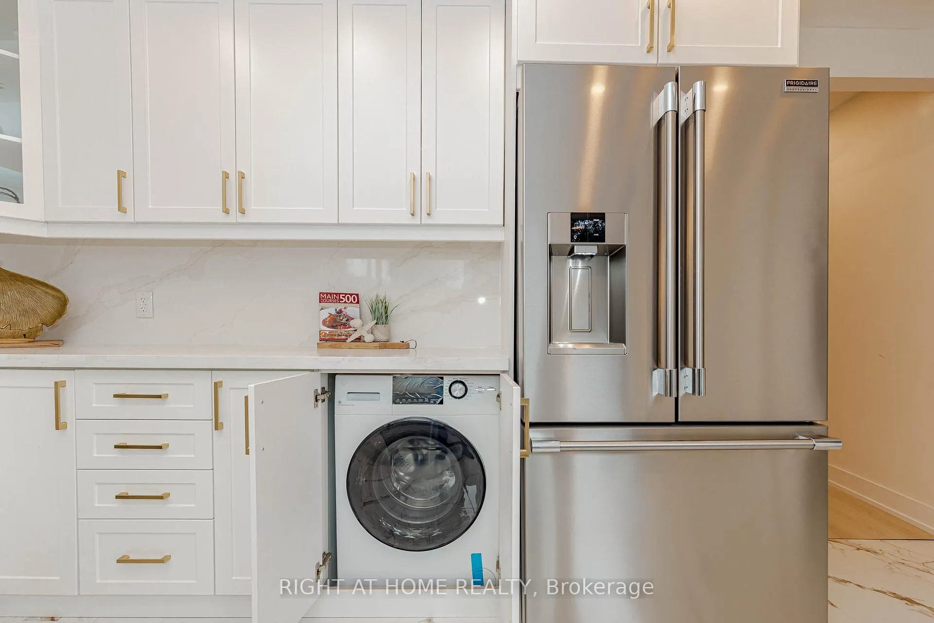 Photo 23 of 179 Archdekin Drive, Brampton, Madoc — HOMEH