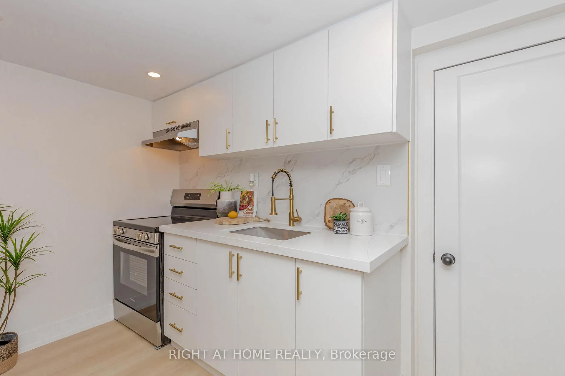 Photo 39 of 179 Archdekin Drive, Brampton, Madoc — HOMEH