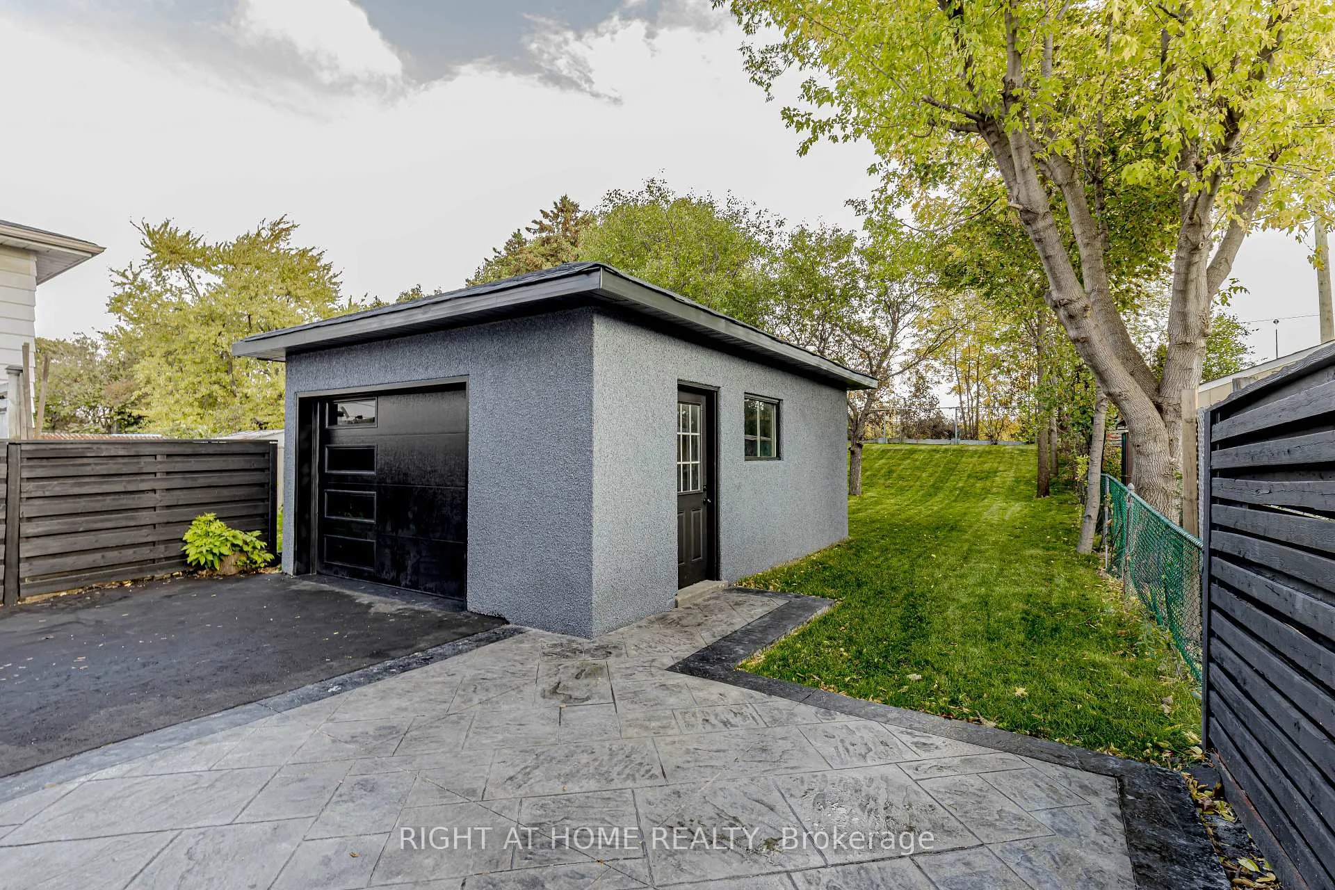 Photo 47 of 179 Archdekin Drive, Brampton, Madoc — HOMEH