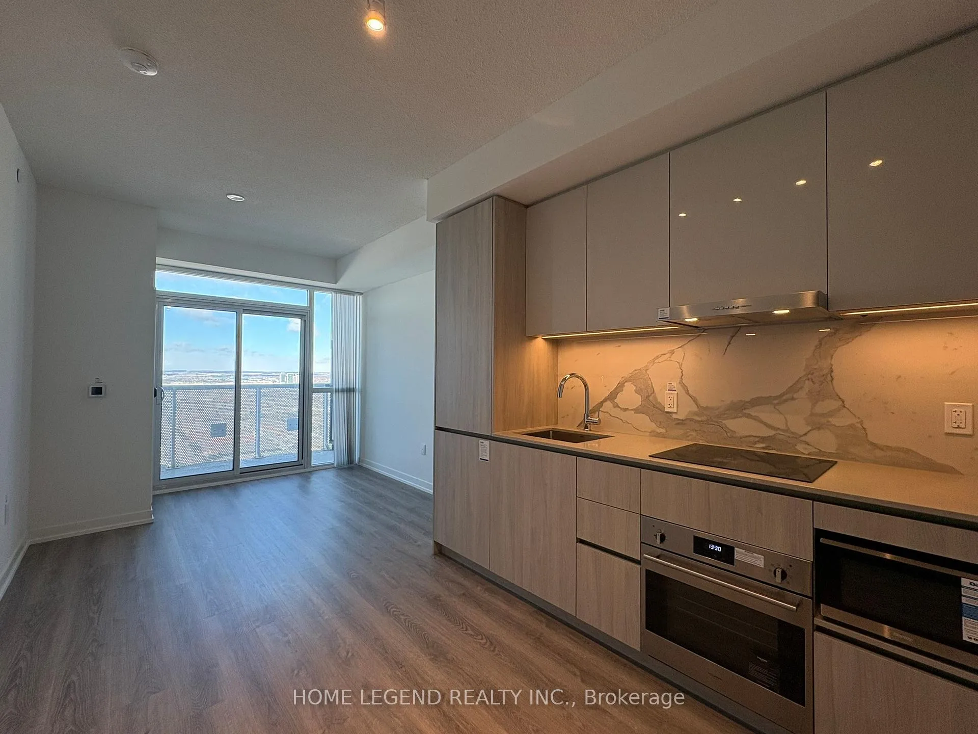 Photo 8 of Unit 4603, 8 Interchange Way, Vaughan, Vaughan Corporate Centre — HOMEH