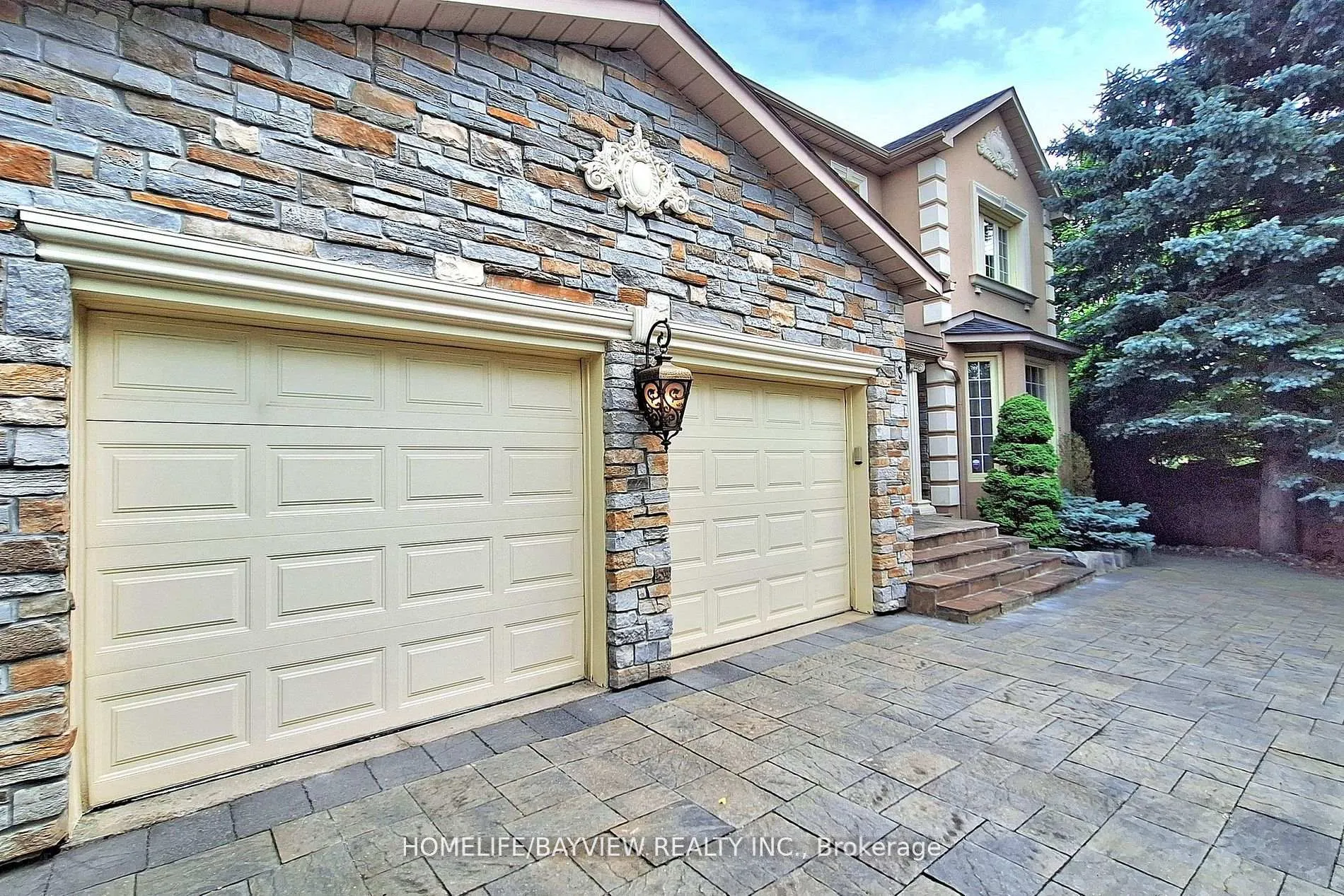 Photo 3 of 5 Rose Green Drive, Vaughan, Uplands — HOMEH