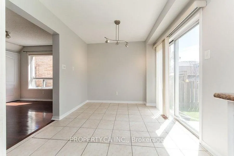 Photo 5 of 37 Lonestar Crescent, Brampton, Fletcher's Meadow — HOMEH