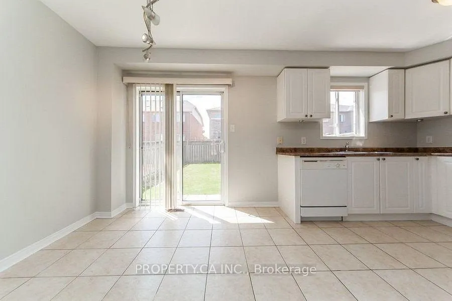 Photo 6 of 37 Lonestar Crescent, Brampton, Fletcher's Meadow — HOMEH