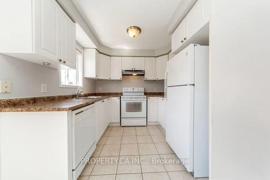 Photo 7 of 37 Lonestar Crescent, Brampton, Fletcher's Meadow — HOMEH