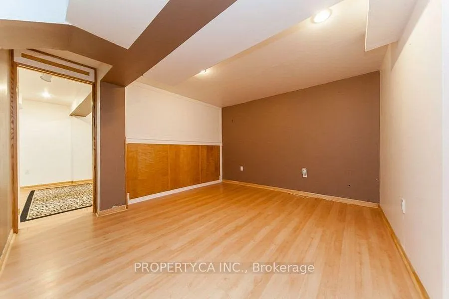 Photo 11 of 37 Lonestar Crescent, Brampton, Fletcher's Meadow — HOMEH