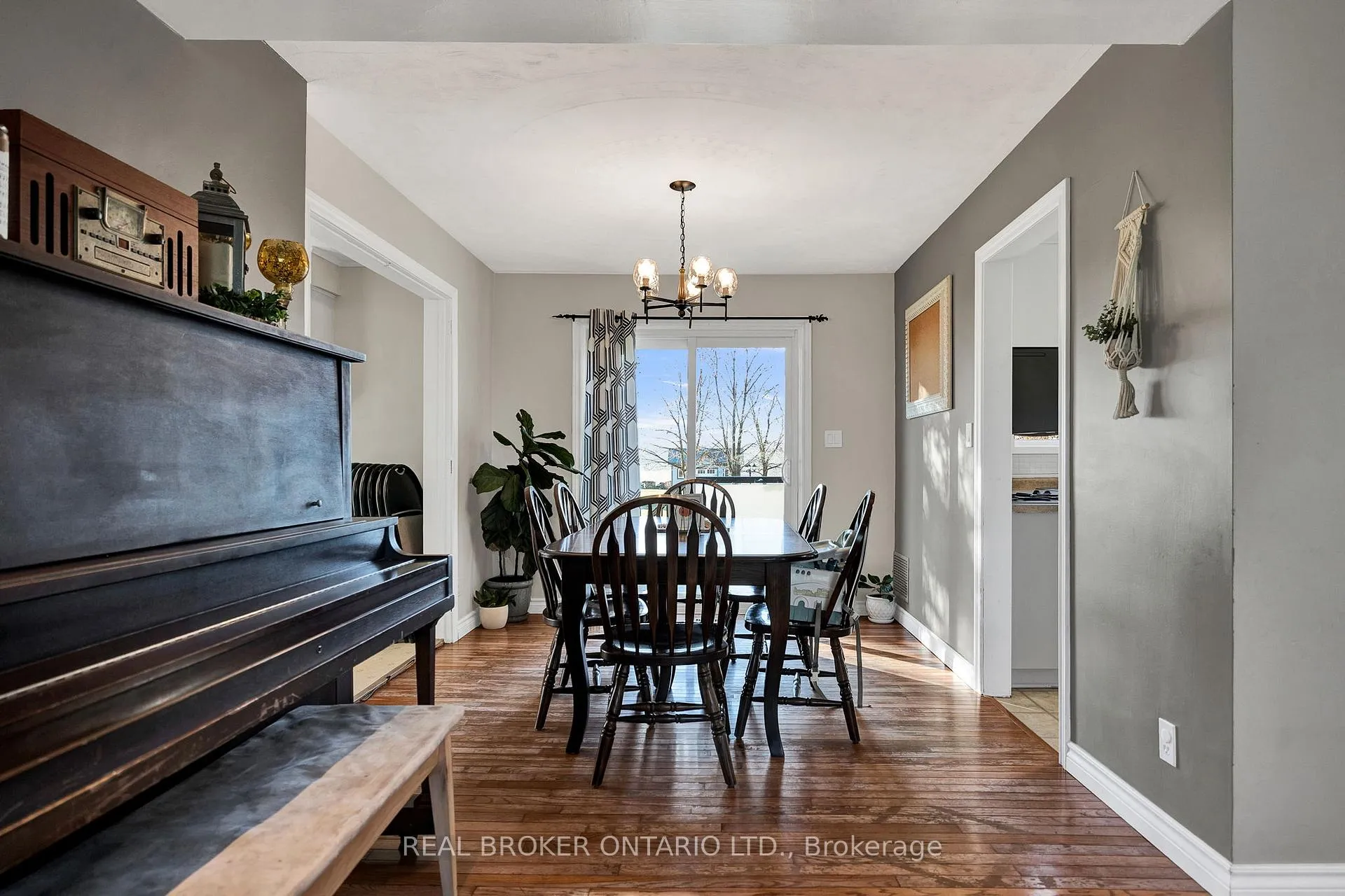 Photo 6 of 3766 Lobsinger Line, Wellesley — HOMEH