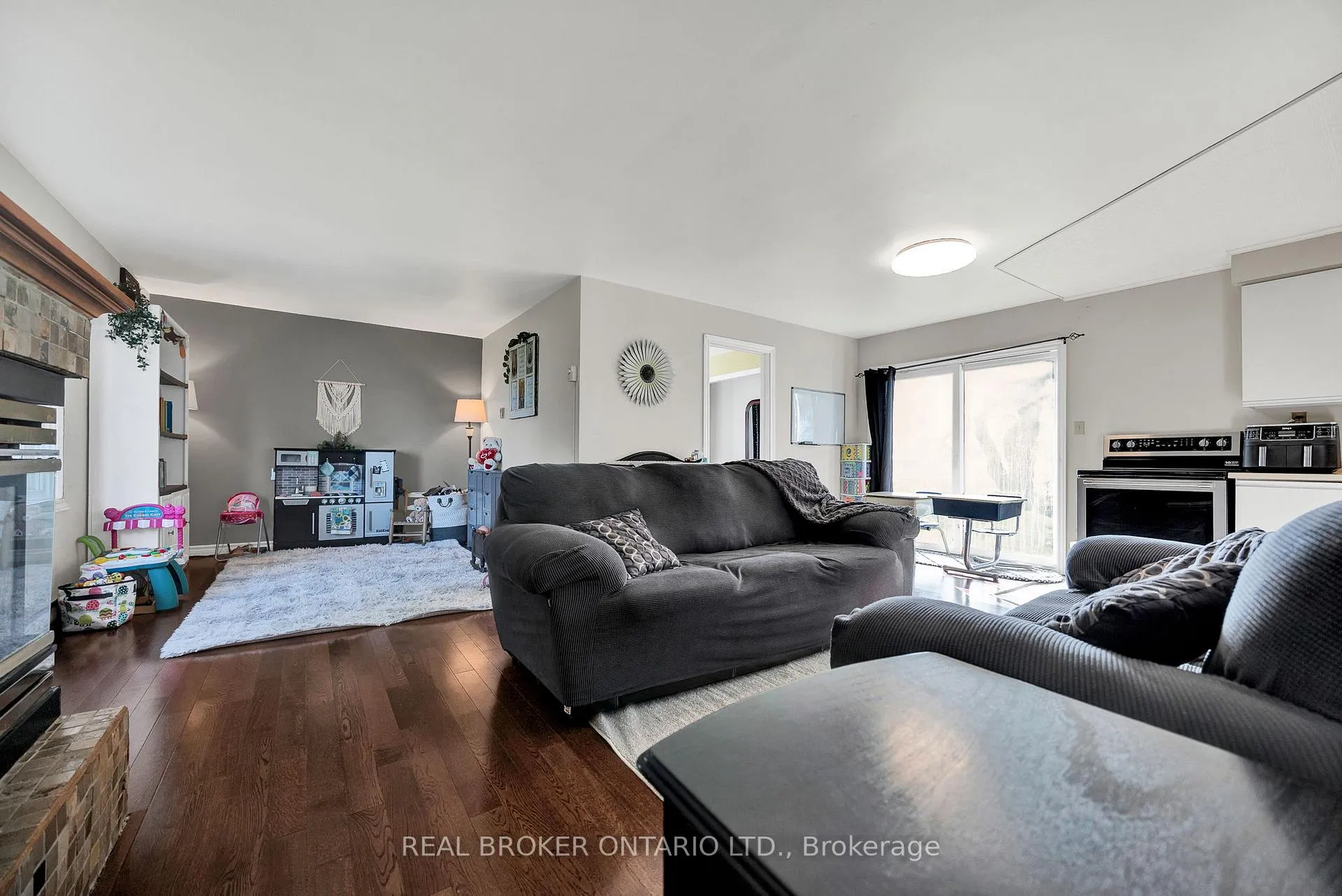 Photo 12 of 3766 Lobsinger Line, Wellesley — HOMEH