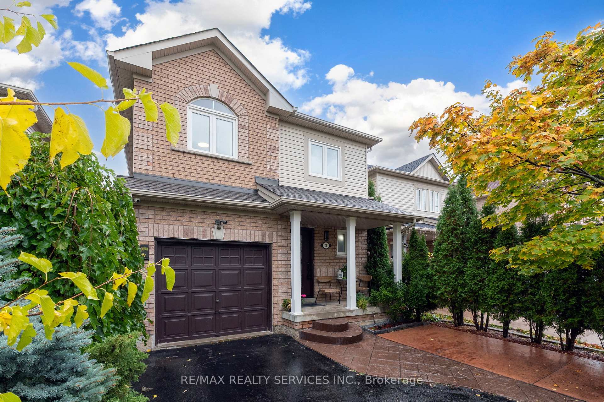 Photo 2 of 8 Ridgemore Crescent, Brampton, Fletcher's Meadow — HOMEH