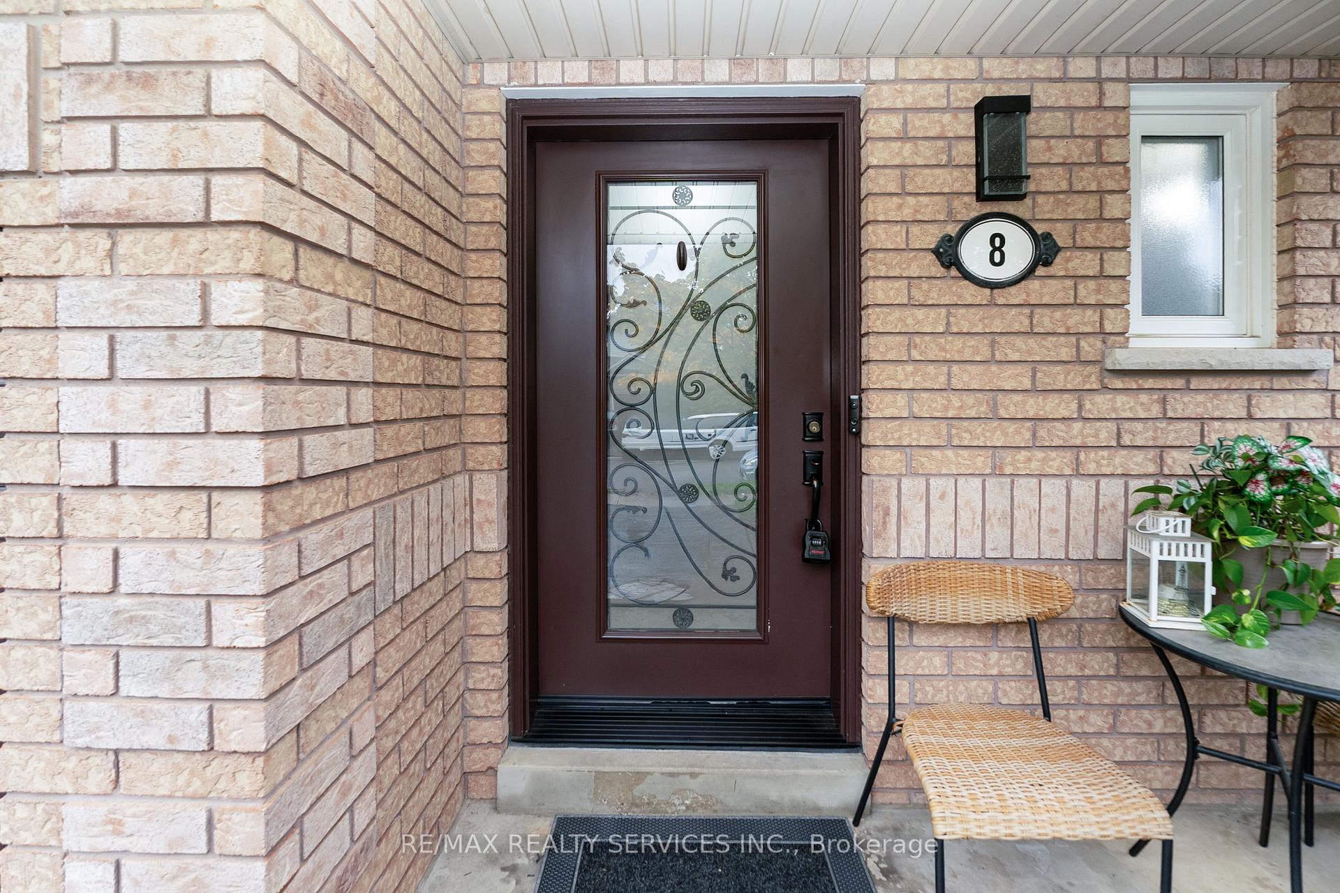 Photo 4 of 8 Ridgemore Crescent, Brampton, Fletcher's Meadow — HOMEH