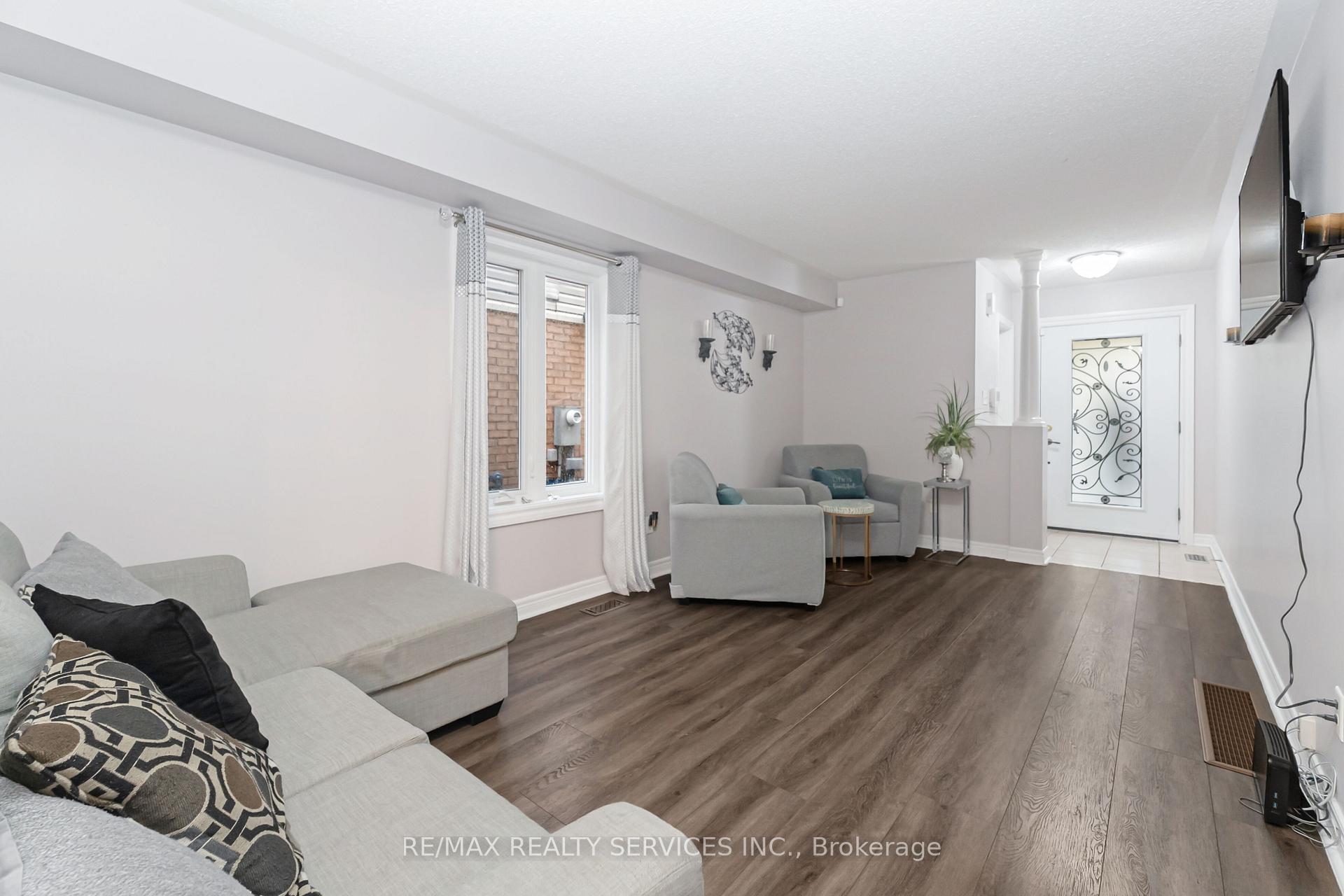 Photo 7 of 8 Ridgemore Crescent, Brampton, Fletcher's Meadow — HOMEH
