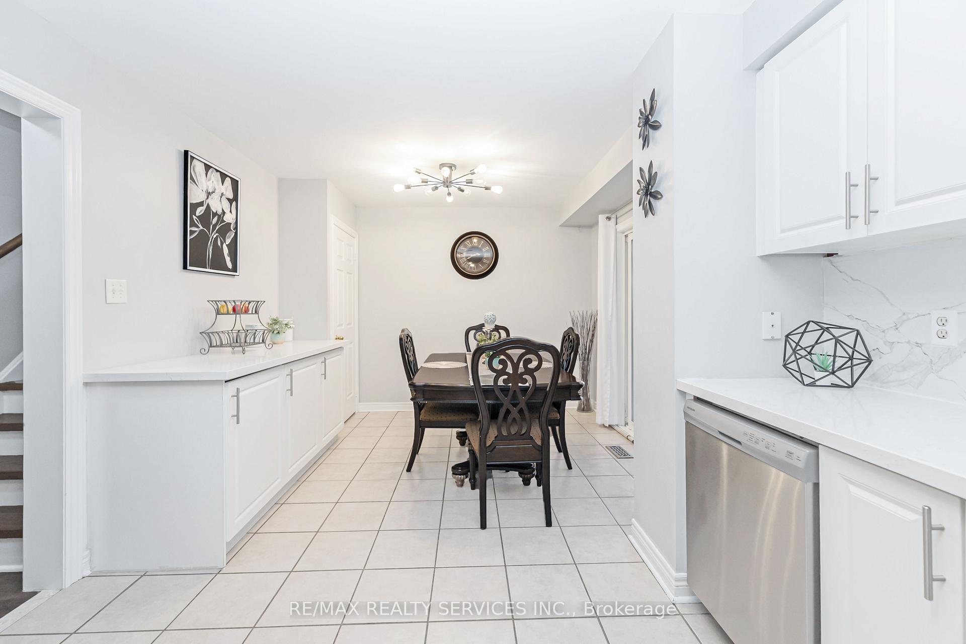 Photo 13 of 8 Ridgemore Crescent, Brampton, Fletcher's Meadow — HOMEH