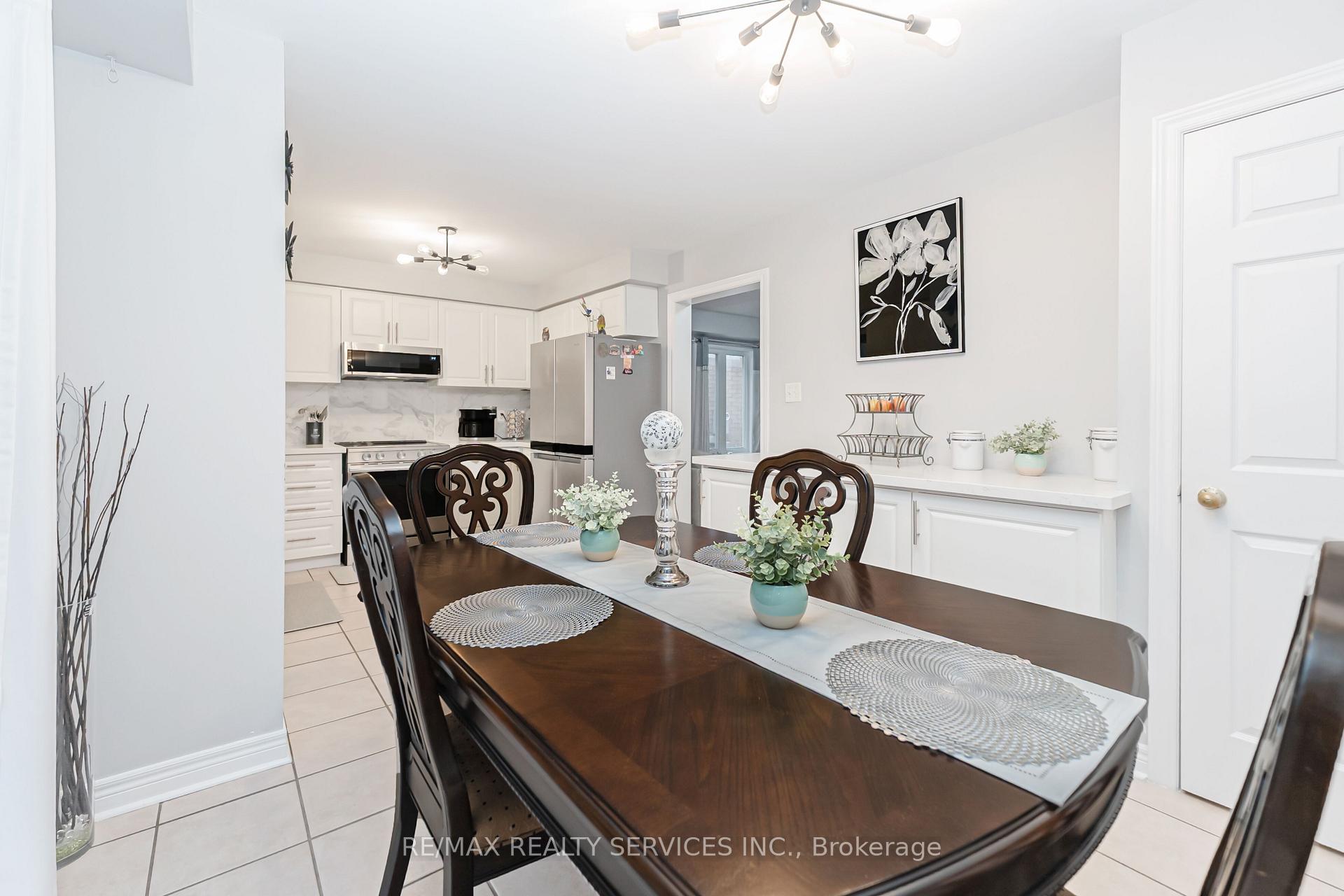 Photo 14 of 8 Ridgemore Crescent, Brampton, Fletcher's Meadow — HOMEH