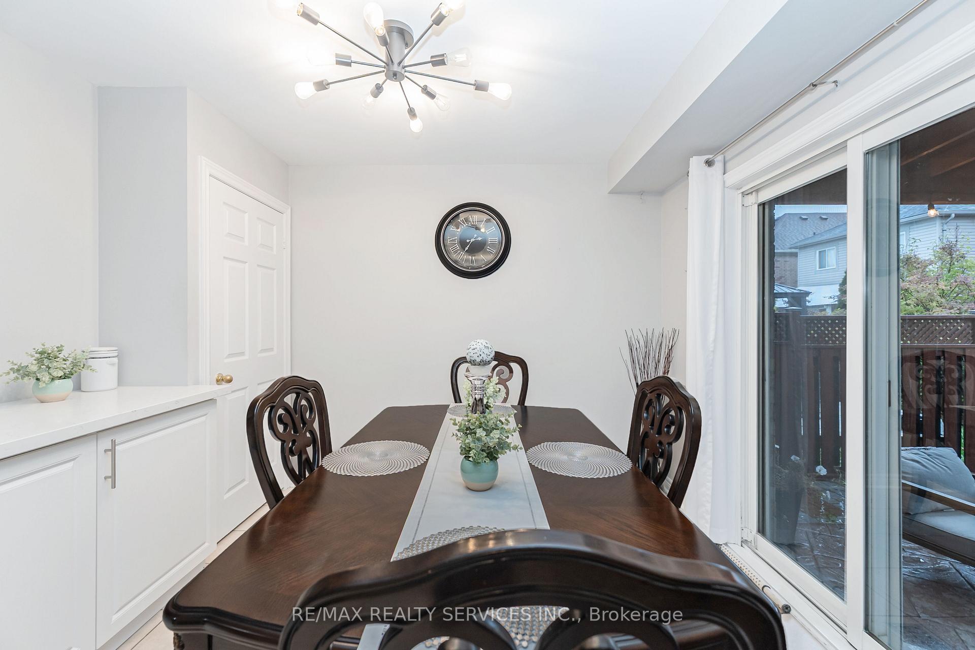 Photo 15 of 8 Ridgemore Crescent, Brampton, Fletcher's Meadow — HOMEH