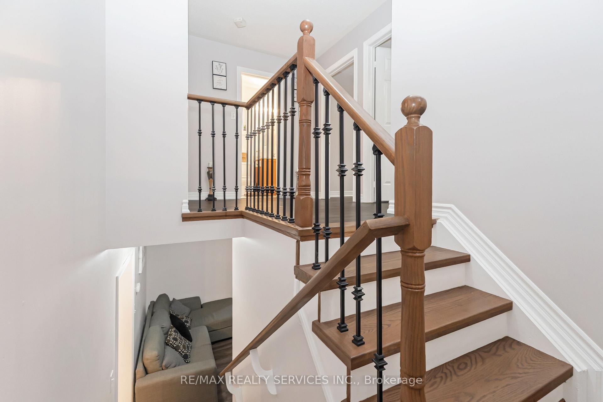 Photo 17 of 8 Ridgemore Crescent, Brampton, Fletcher's Meadow — HOMEH