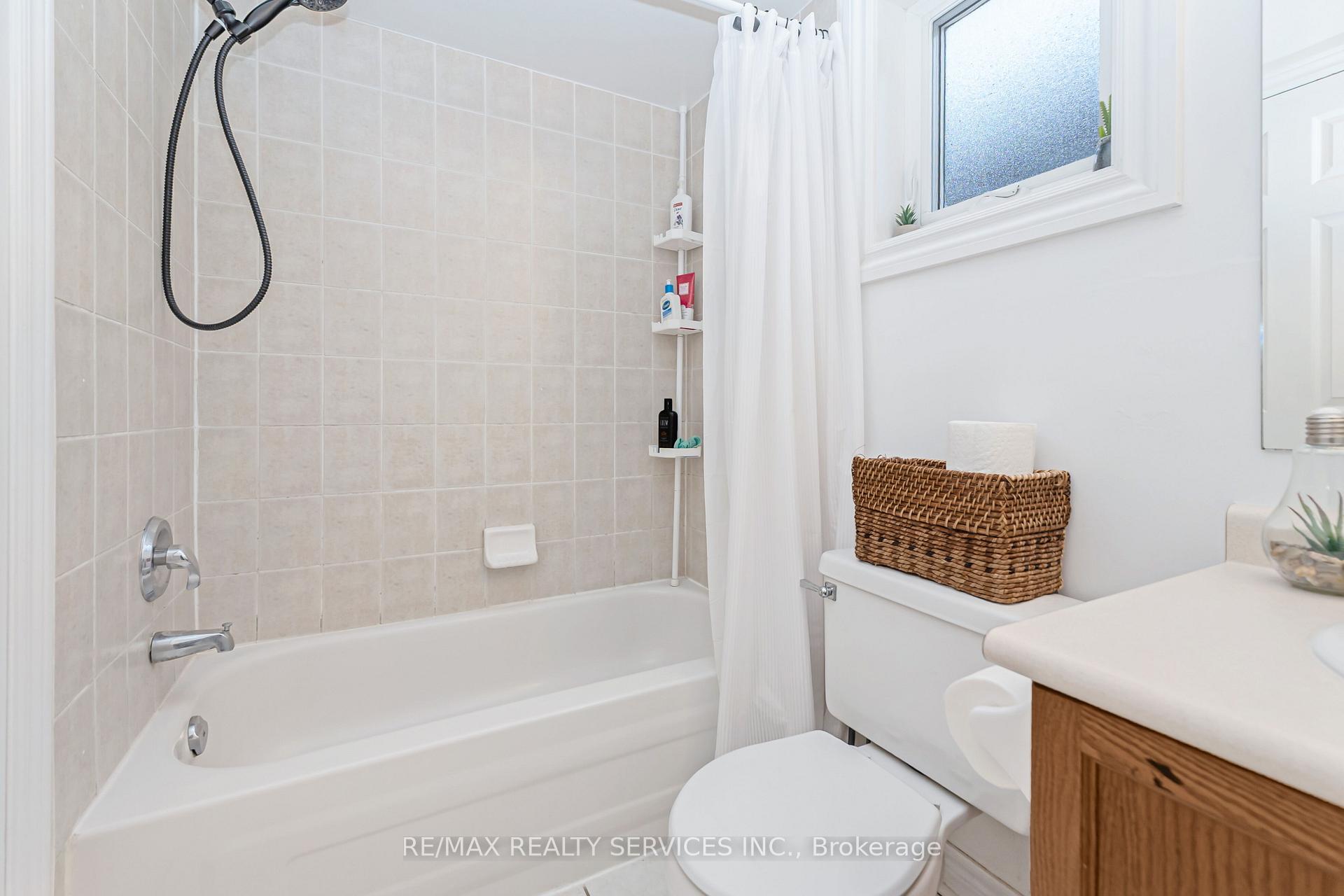 Photo 22 of 8 Ridgemore Crescent, Brampton, Fletcher's Meadow — HOMEH