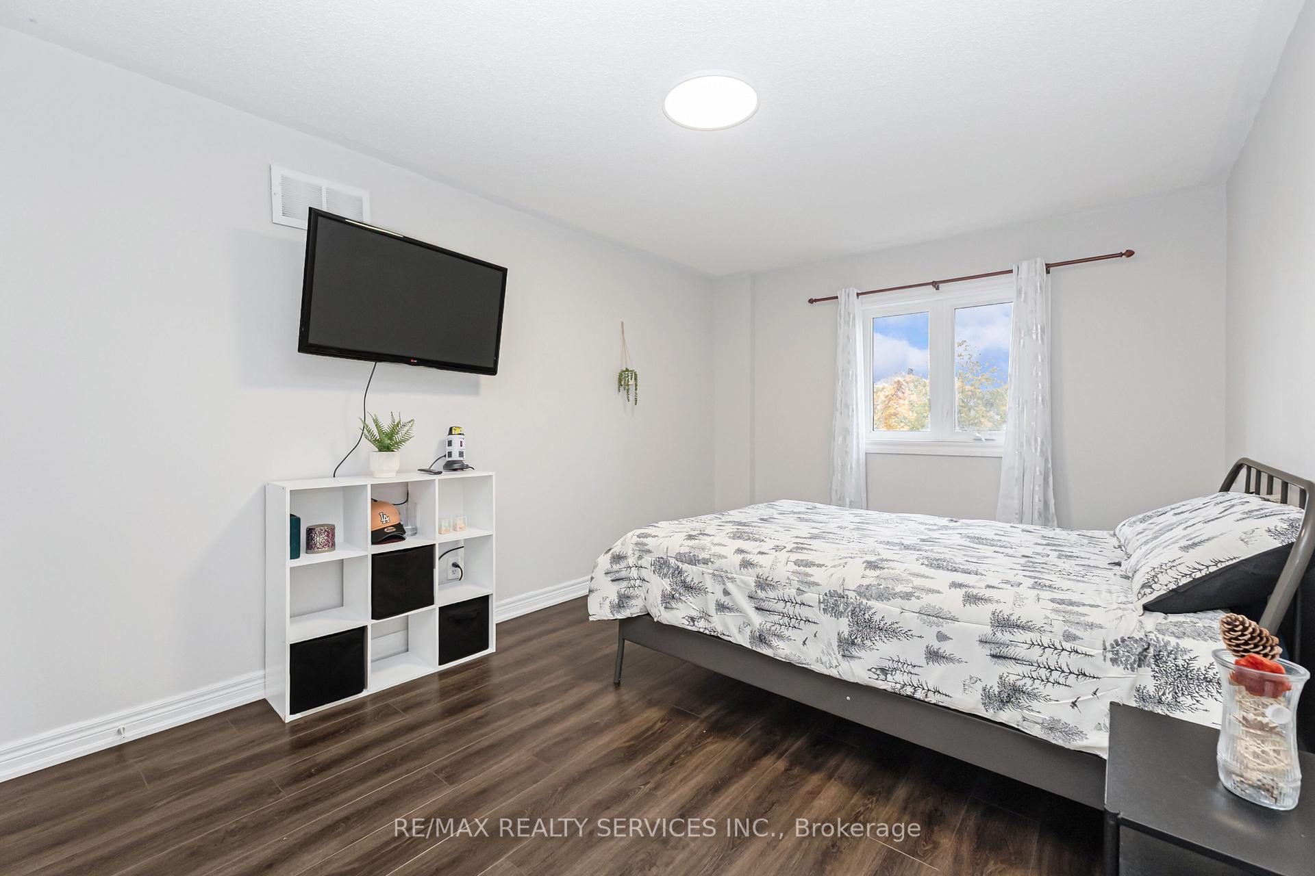Photo 24 of 8 Ridgemore Crescent, Brampton, Fletcher's Meadow — HOMEH