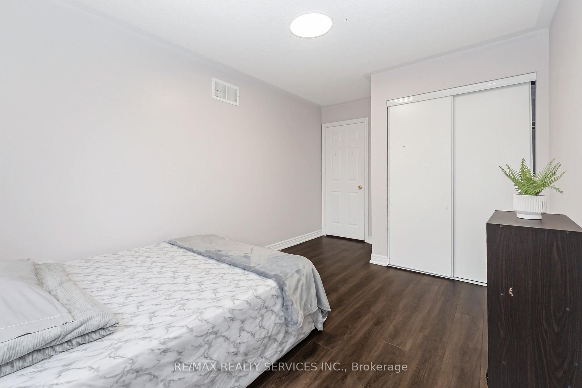Photo 28 of 8 Ridgemore Crescent, Brampton, Fletcher's Meadow — HOMEH
