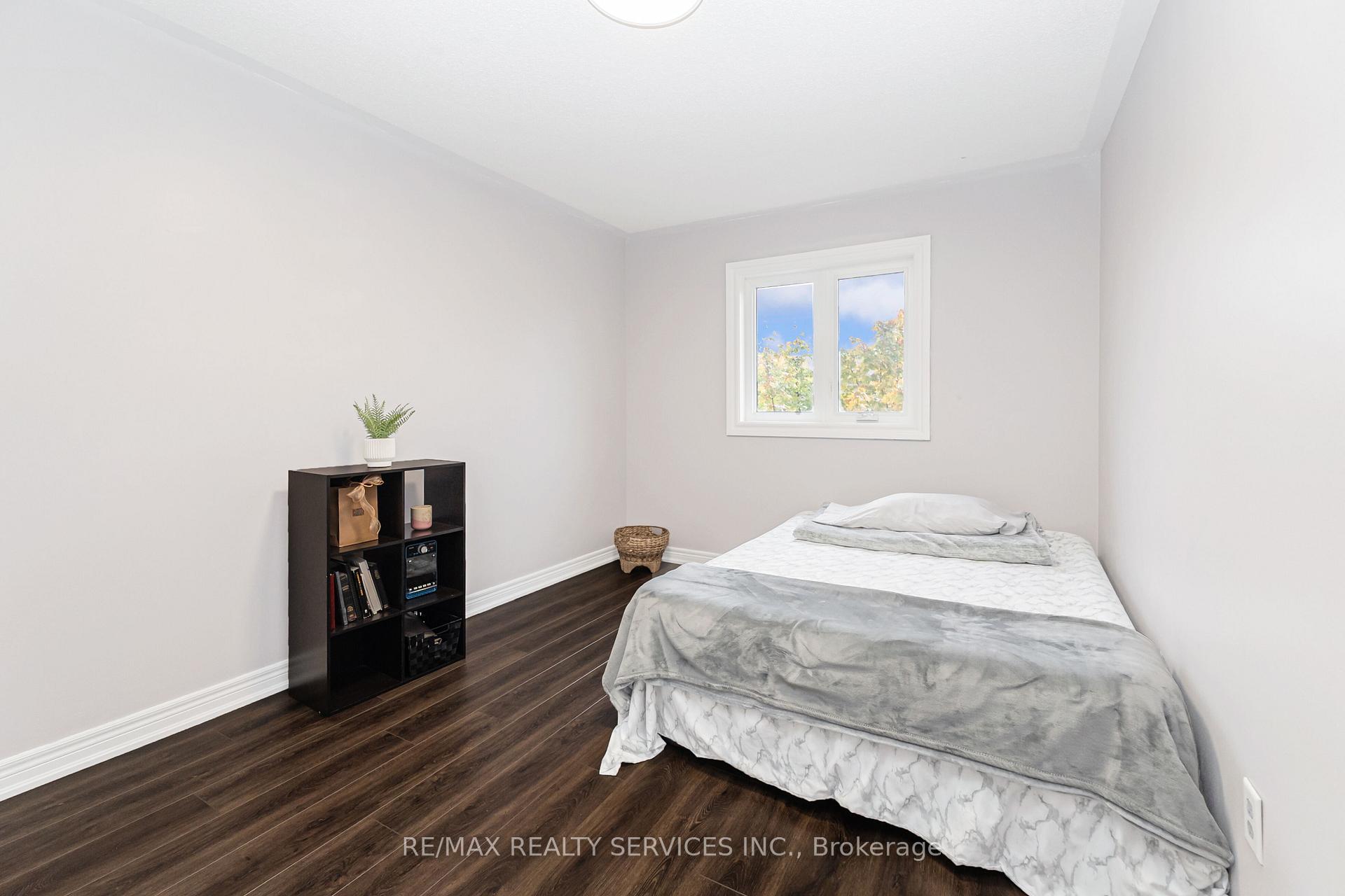 Photo 29 of 8 Ridgemore Crescent, Brampton, Fletcher's Meadow — HOMEH