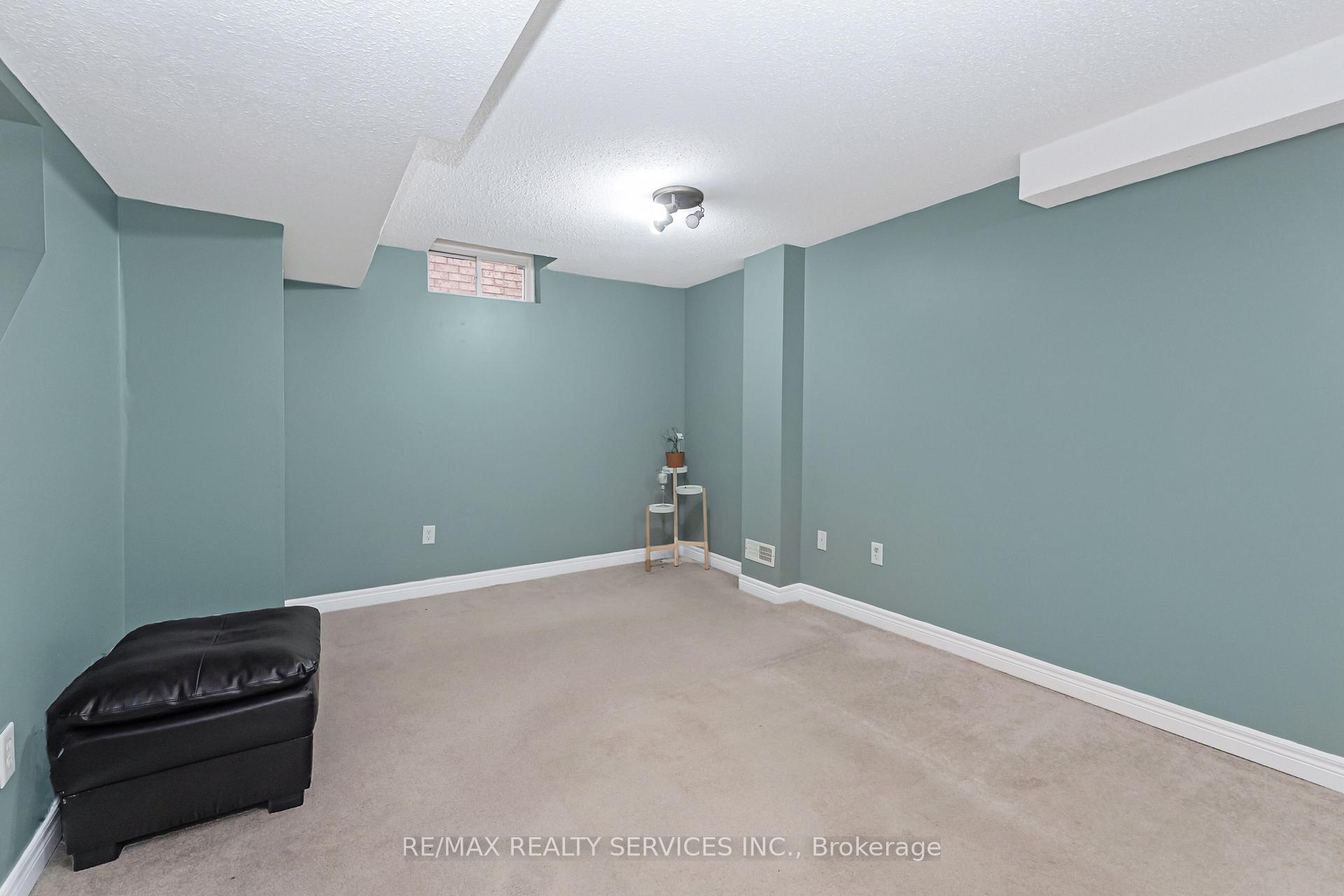 Photo 35 of 8 Ridgemore Crescent, Brampton, Fletcher's Meadow — HOMEH