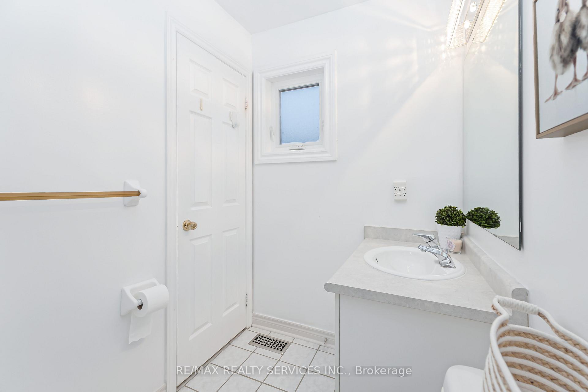 Photo 36 of 8 Ridgemore Crescent, Brampton, Fletcher's Meadow — HOMEH