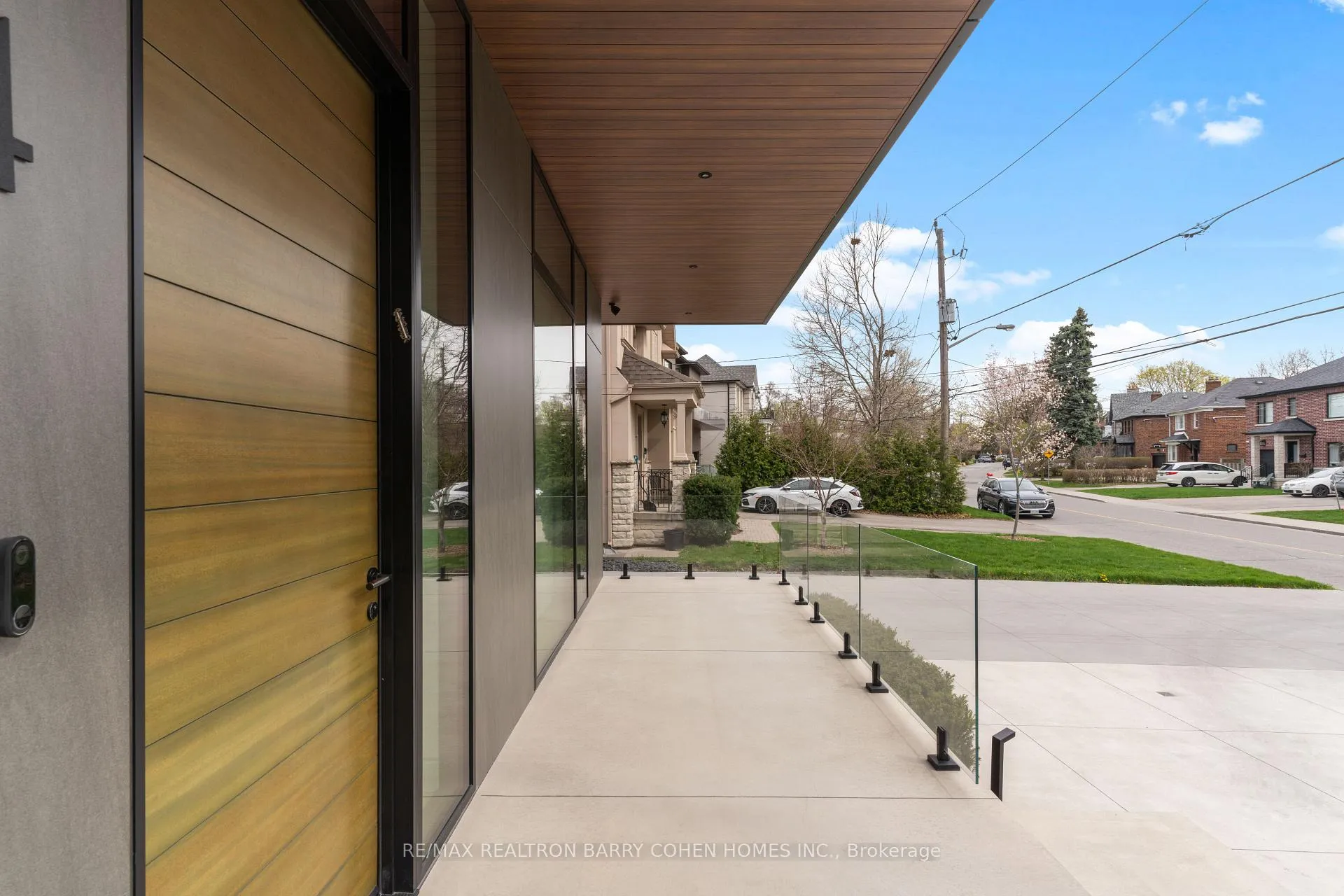 Photo 3 of 84 Brookview Drive, Toronto, Englemount-Lawrence — HOMEH