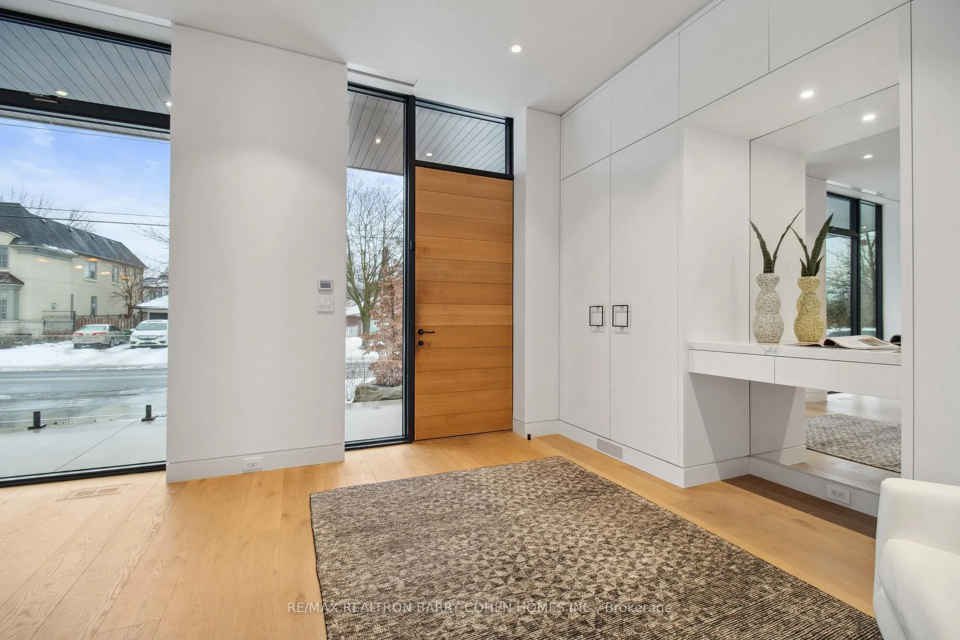 Photo 4 of 84 Brookview Drive, Toronto, Englemount-Lawrence — HOMEH