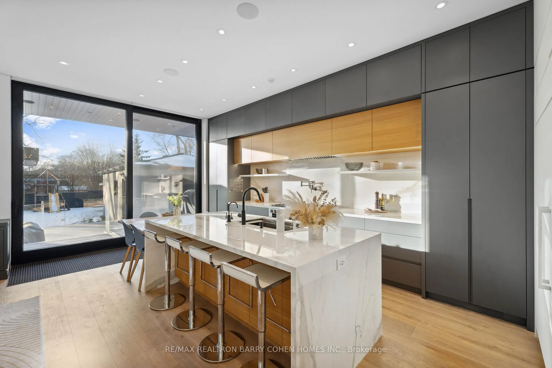 Photo 7 of 84 Brookview Drive, Toronto, Englemount-Lawrence — HOMEH