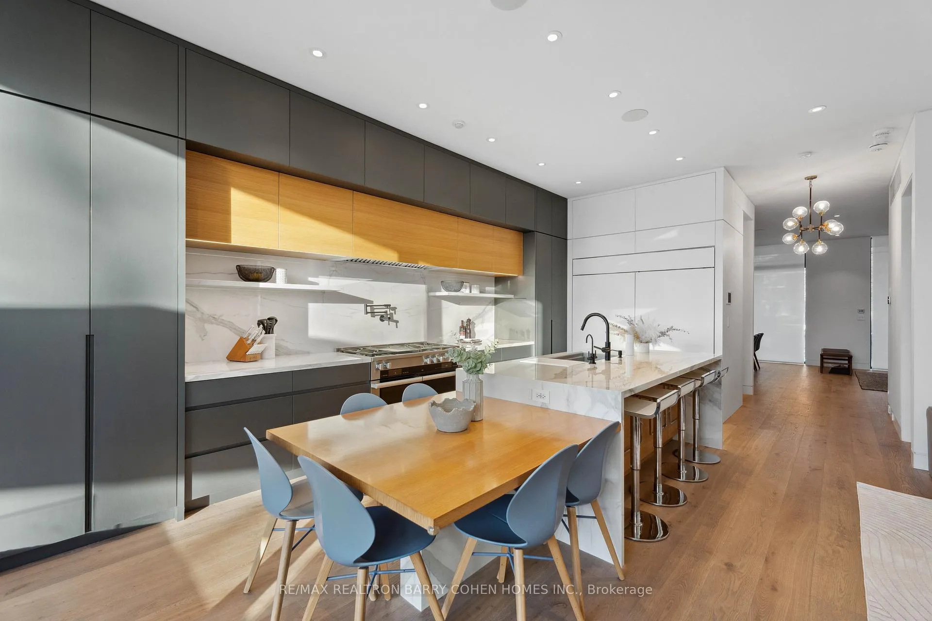 Photo 8 of 84 Brookview Drive, Toronto, Englemount-Lawrence — HOMEH