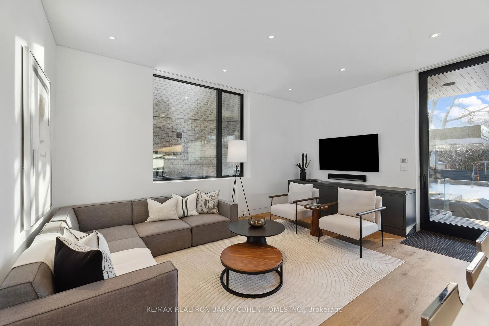 Photo 9 of 84 Brookview Drive, Toronto, Englemount-Lawrence — HOMEH