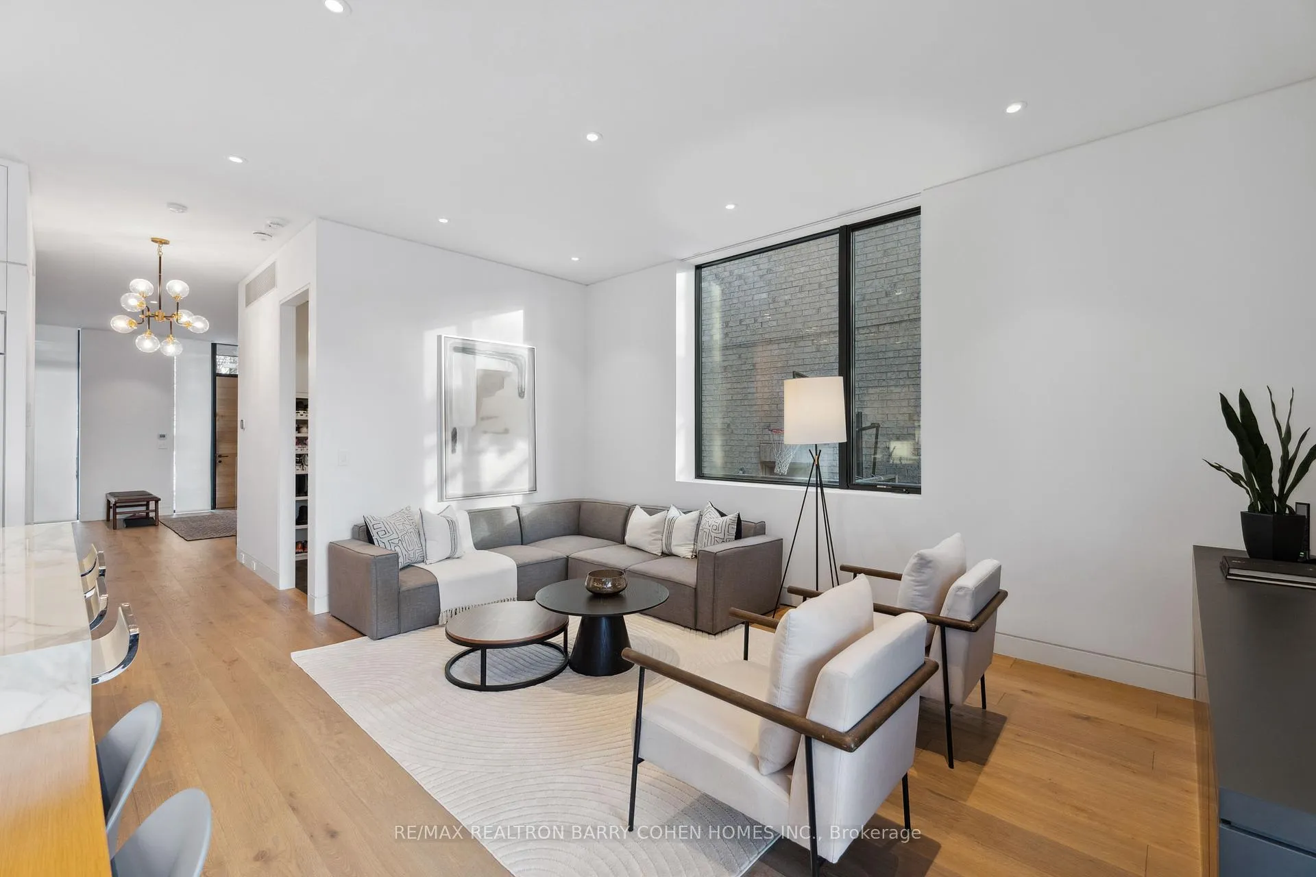Photo 10 of 84 Brookview Drive, Toronto, Englemount-Lawrence — HOMEH