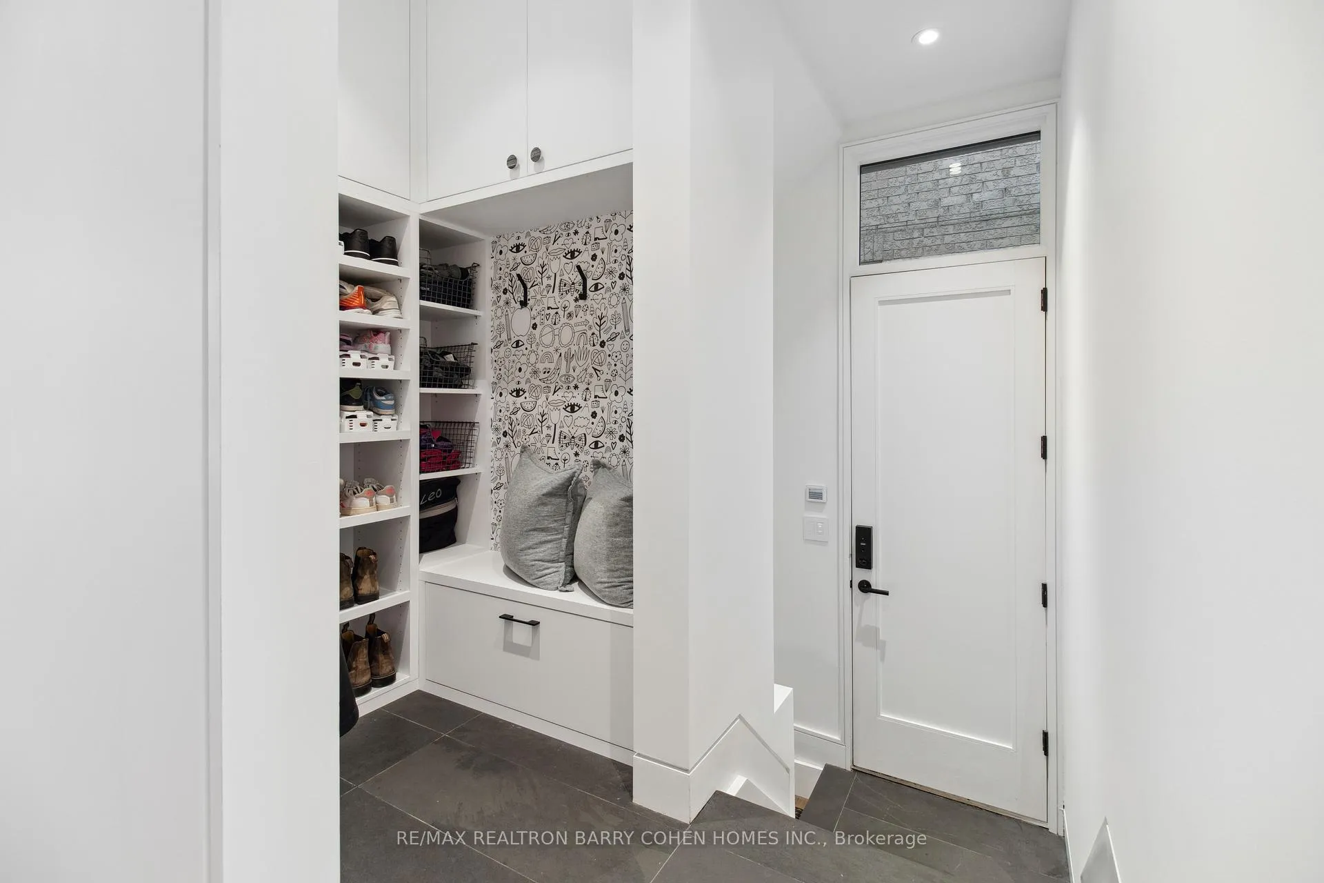 Photo 13 of 84 Brookview Drive, Toronto, Englemount-Lawrence — HOMEH